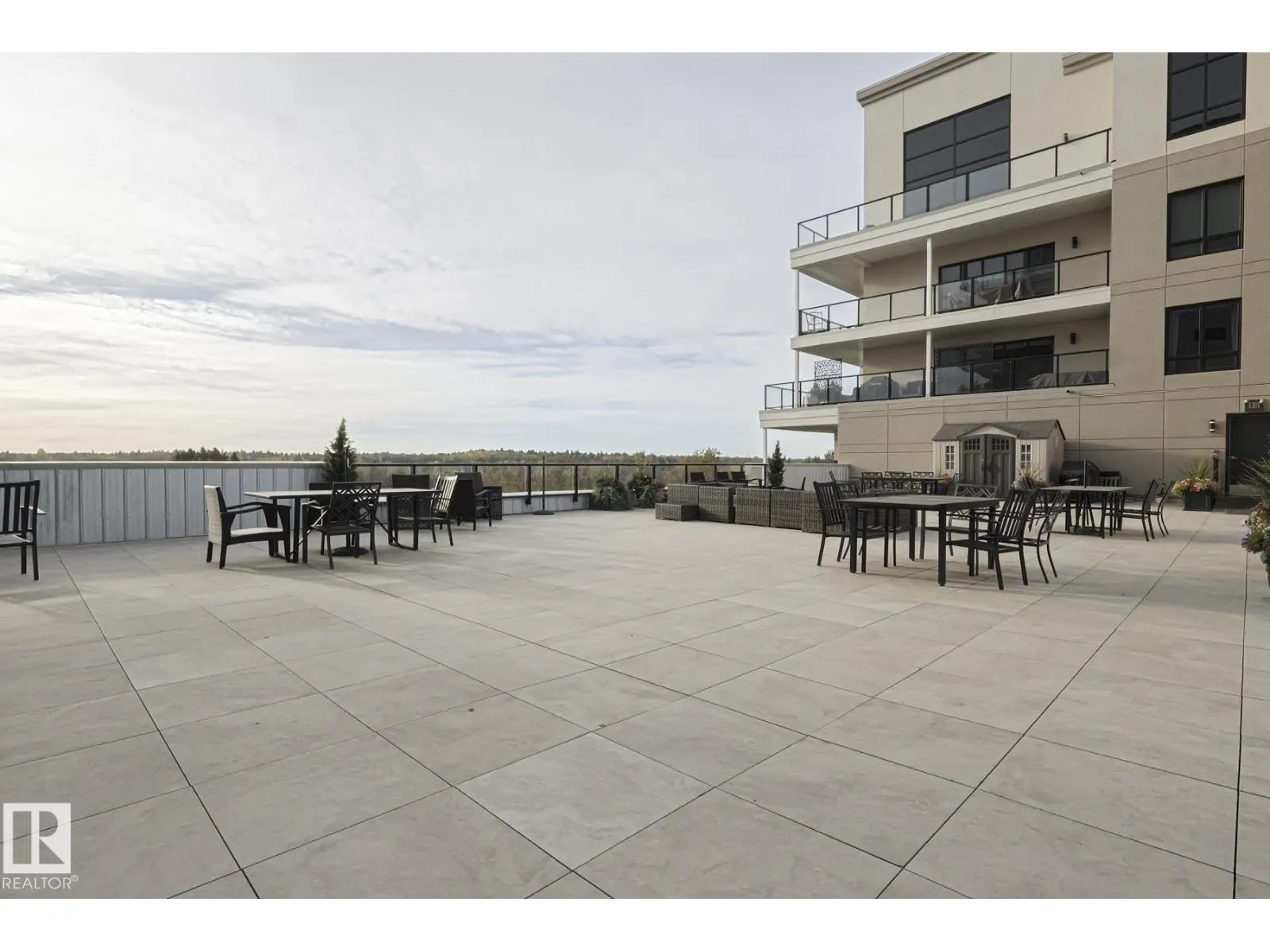 #301 200 Bellerose DR
