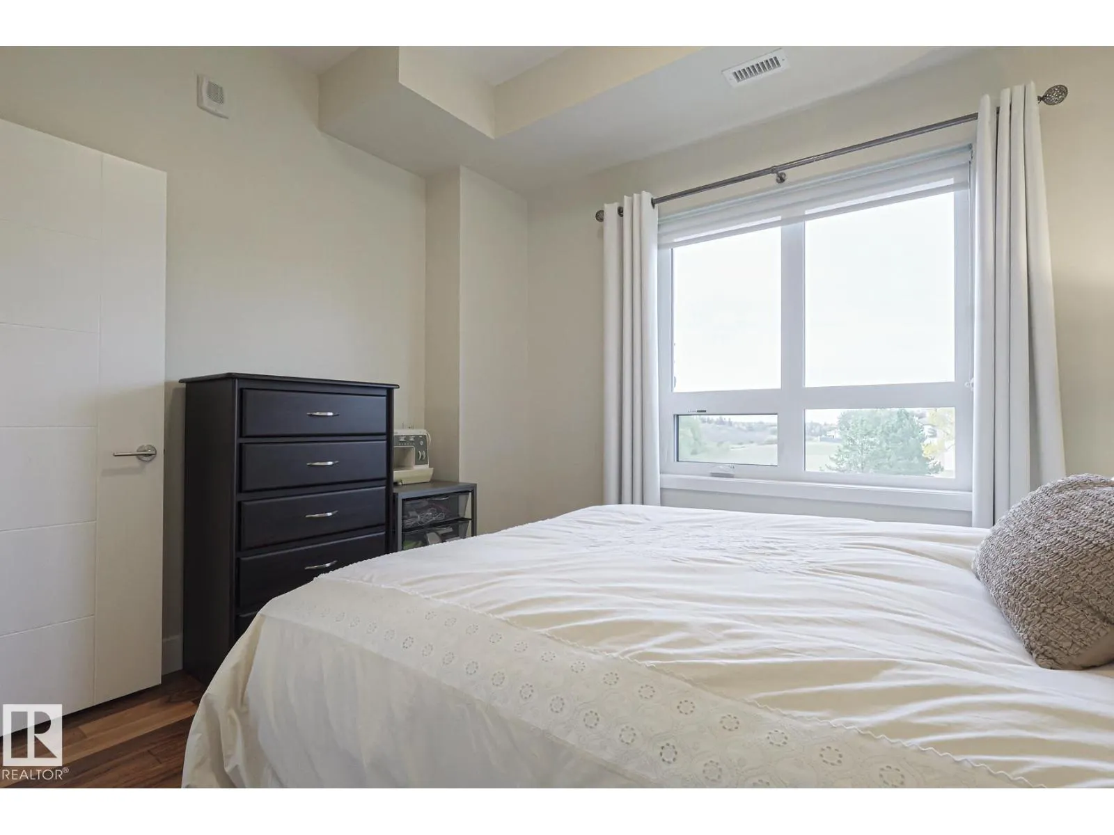 #301 200 Bellerose DR