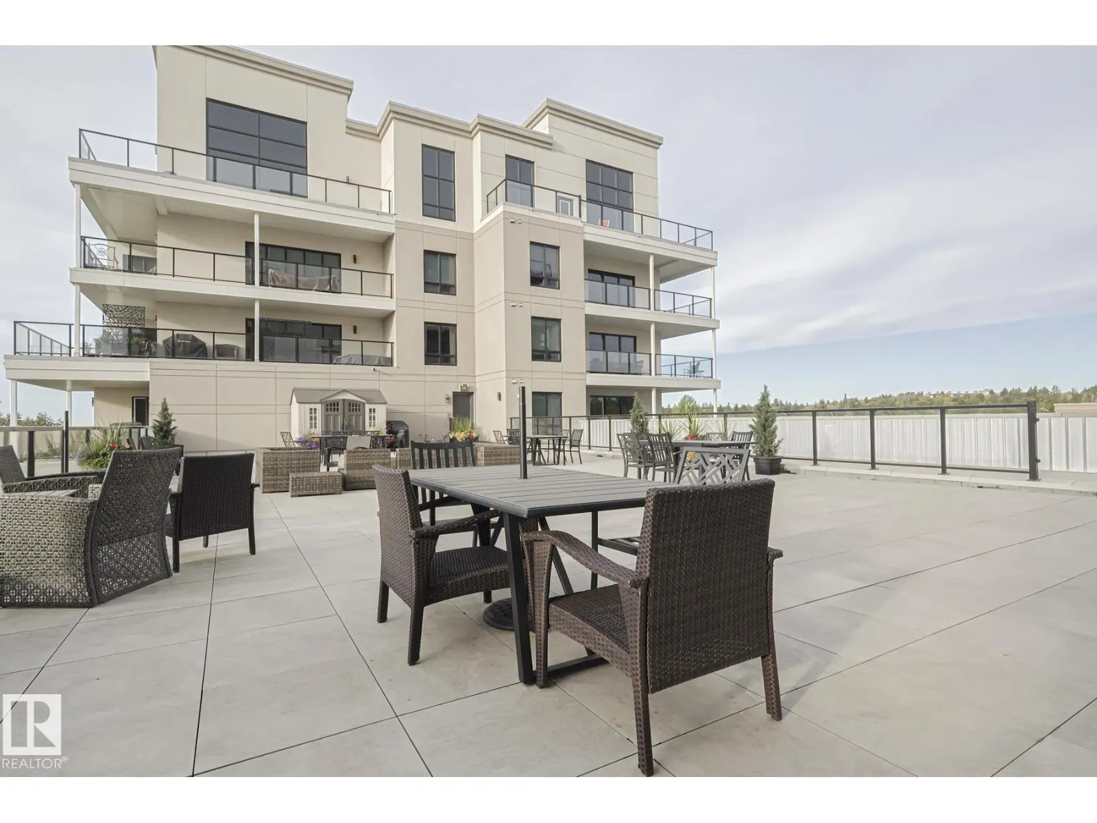 #301 200 Bellerose DR