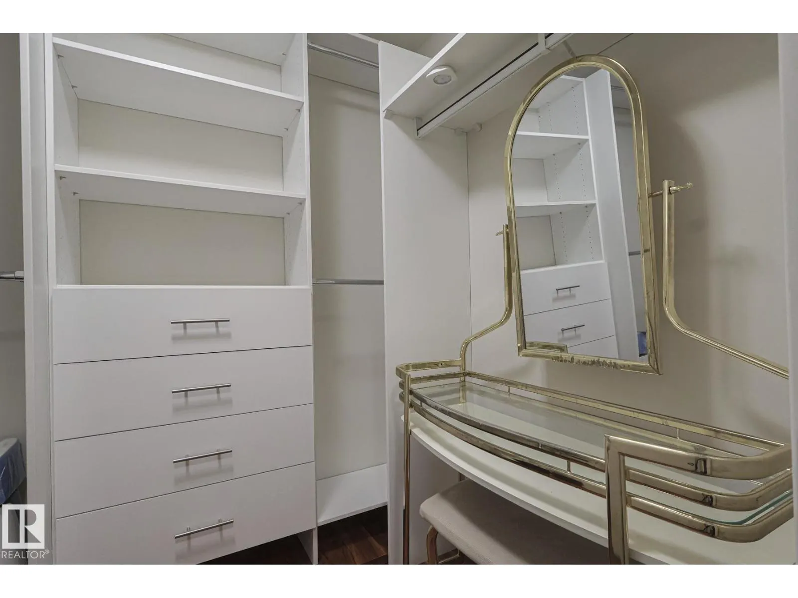 #301 200 Bellerose DR