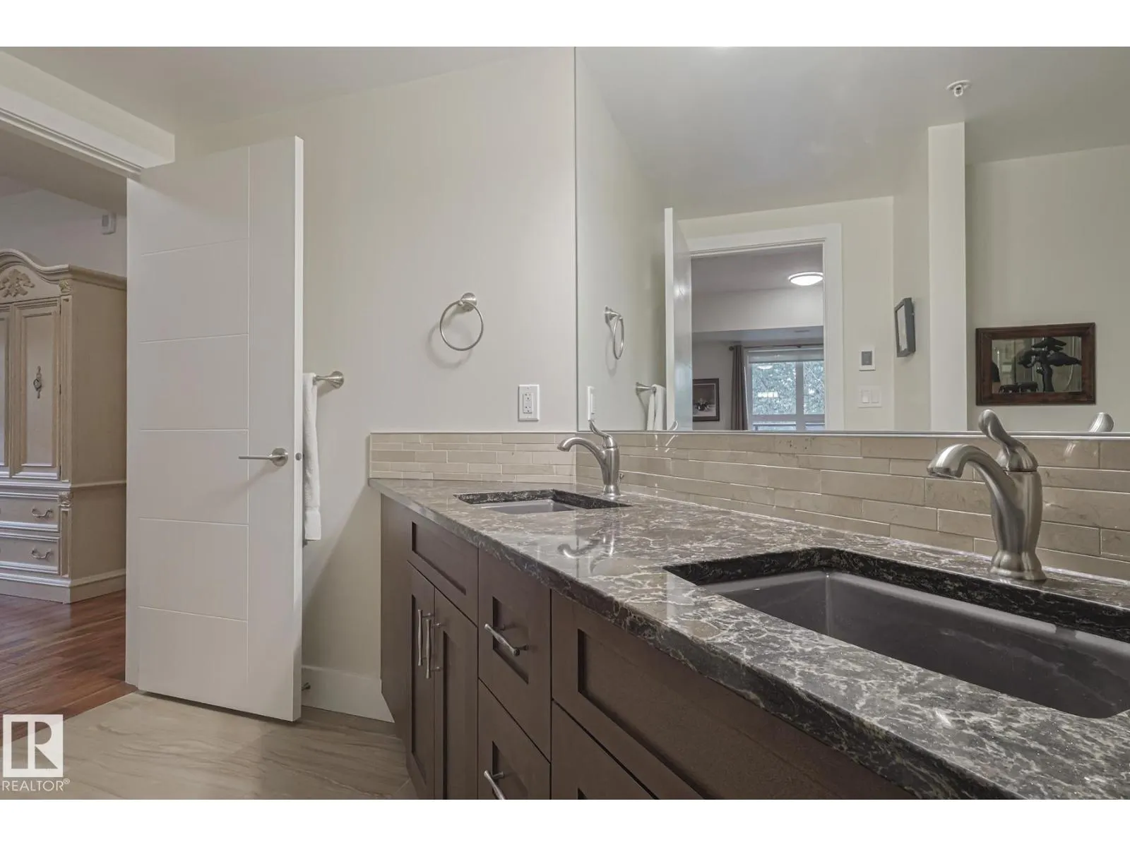 #301 200 Bellerose DR