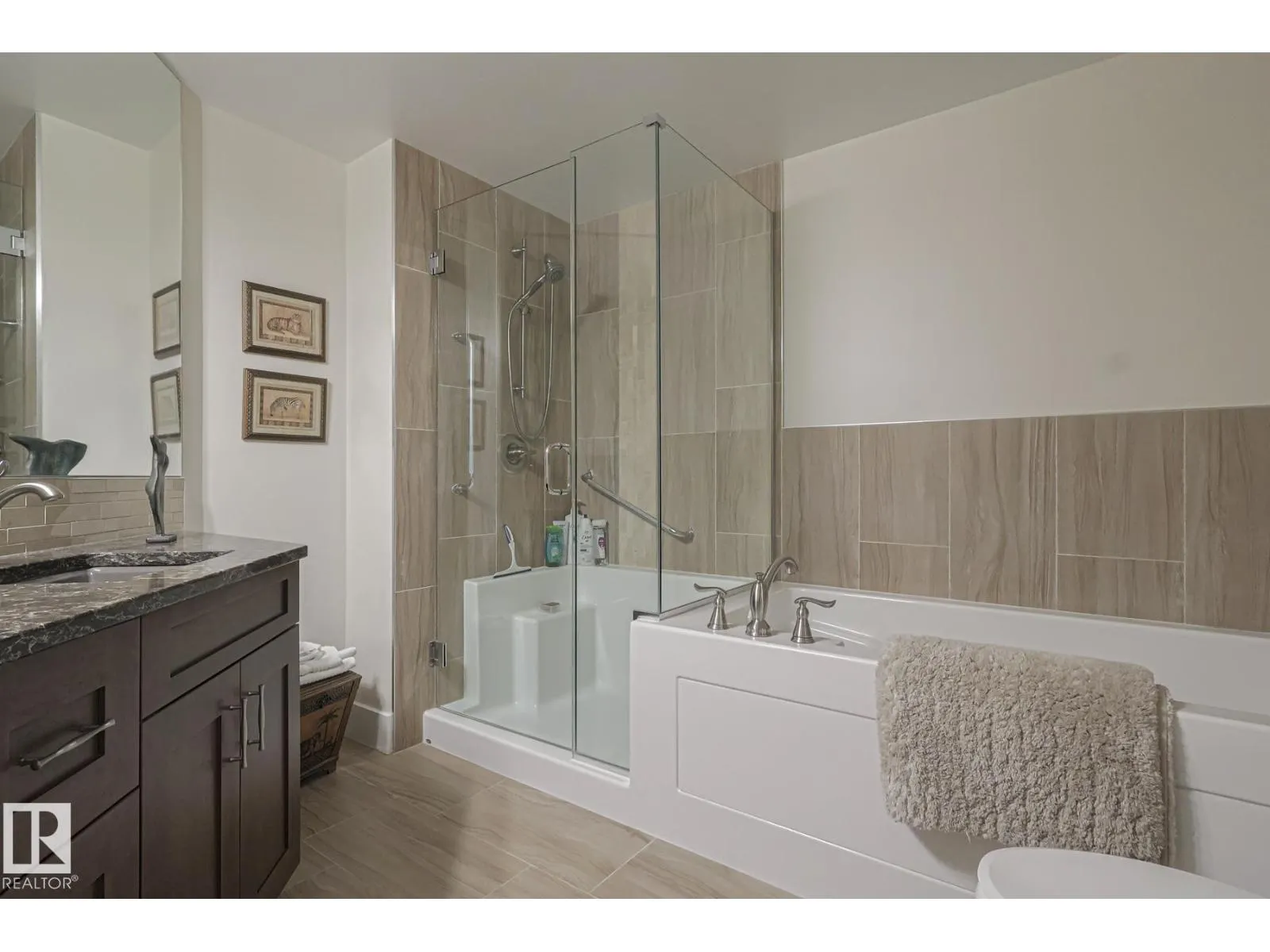 #301 200 Bellerose DR