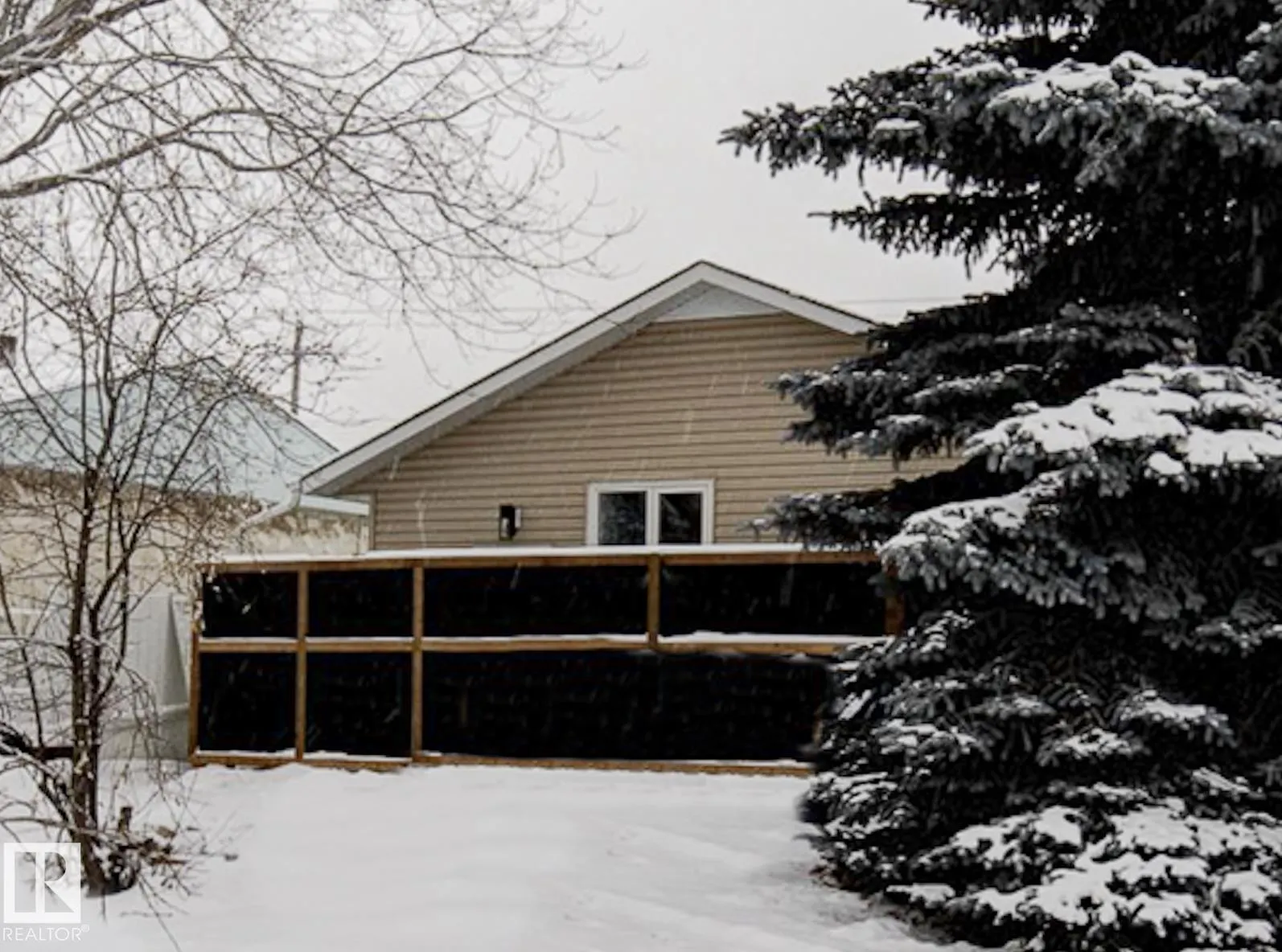 7303 90 AV NW