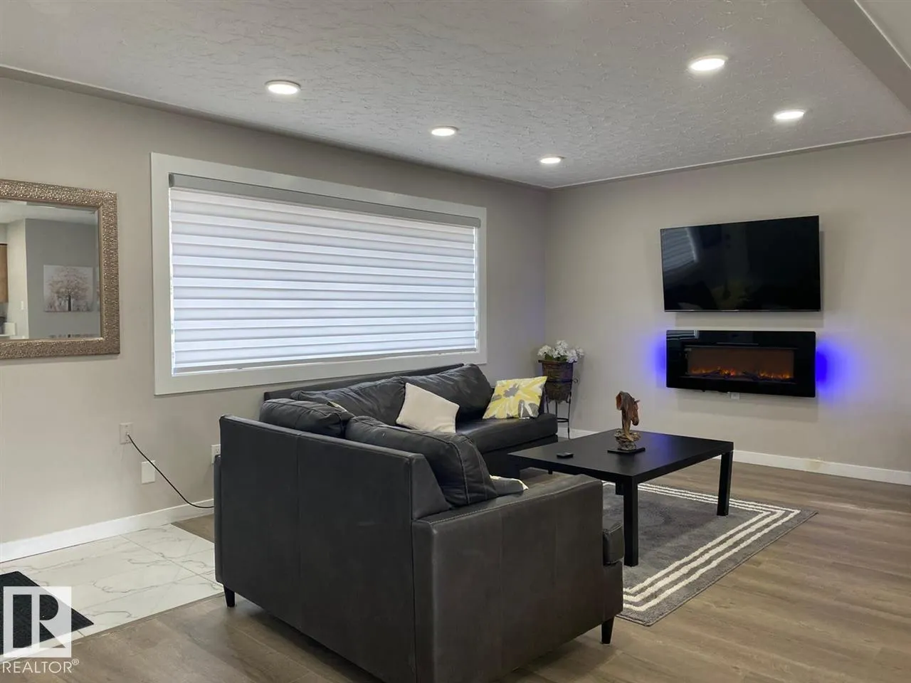 7303 90 AV NW