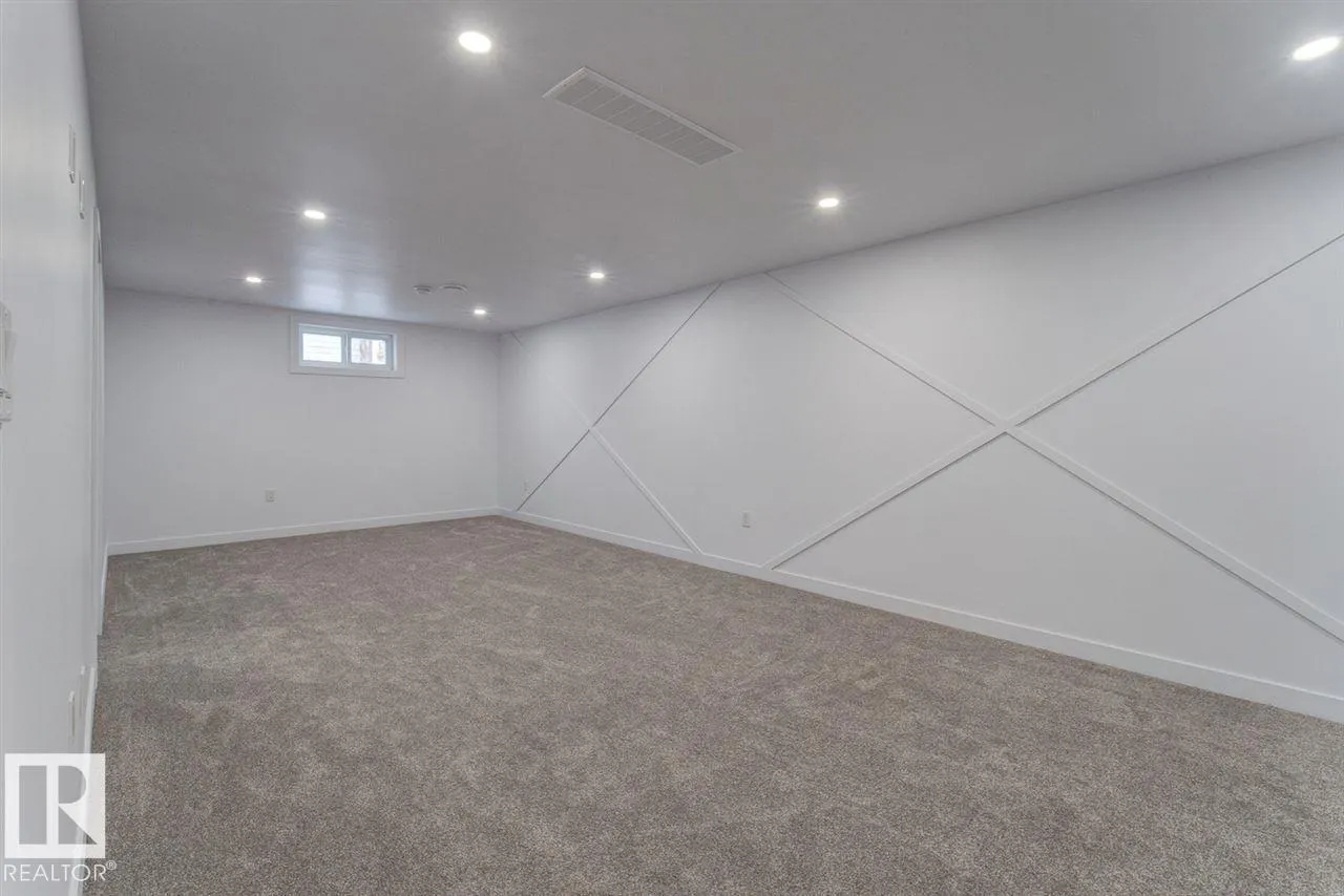 7303 90 AV NW