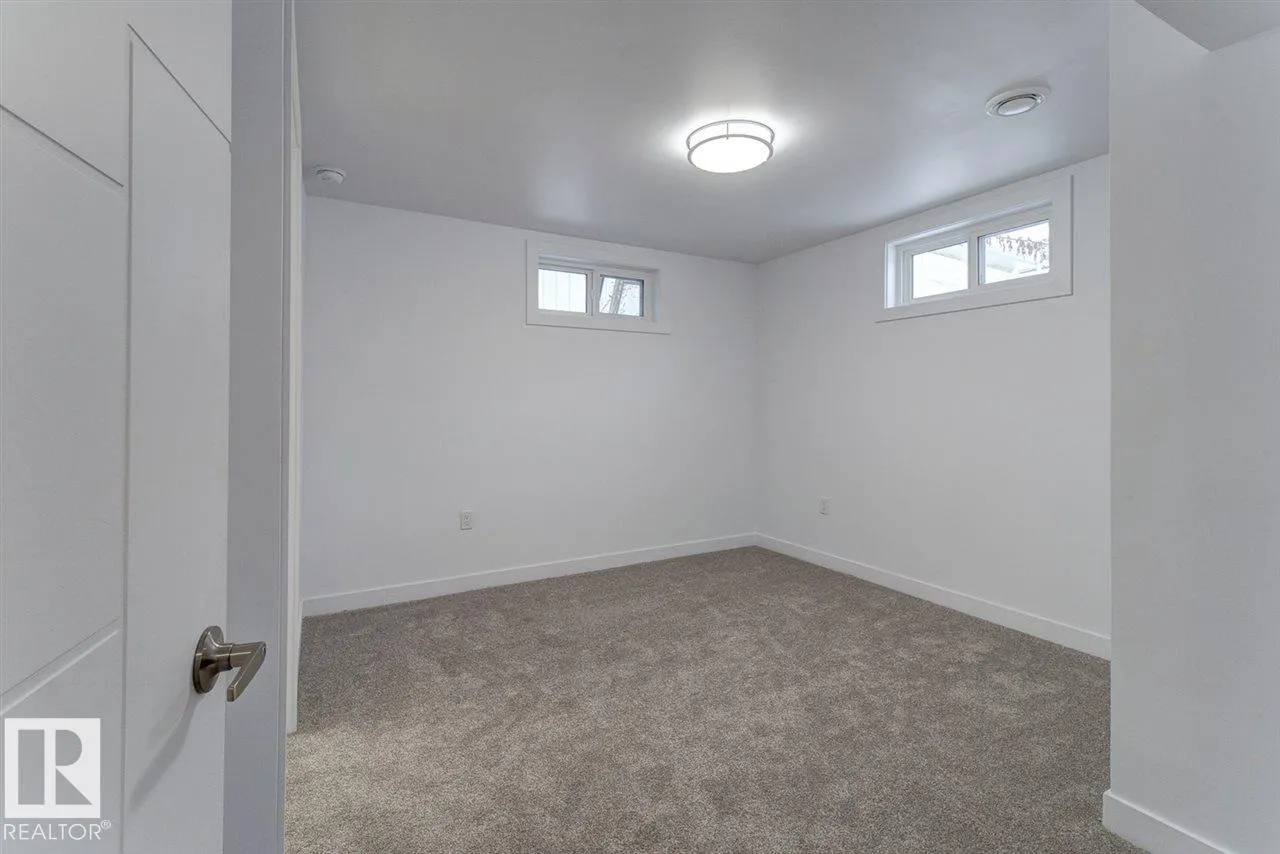 7303 90 AV NW