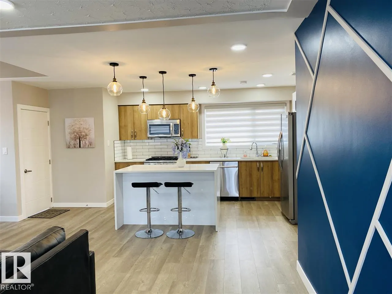 7303 90 AV NW