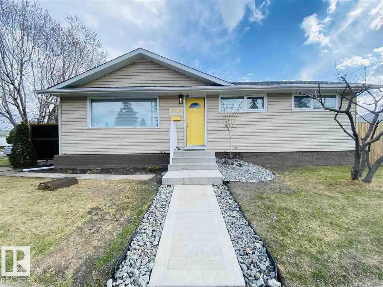 7303 90 AV NW