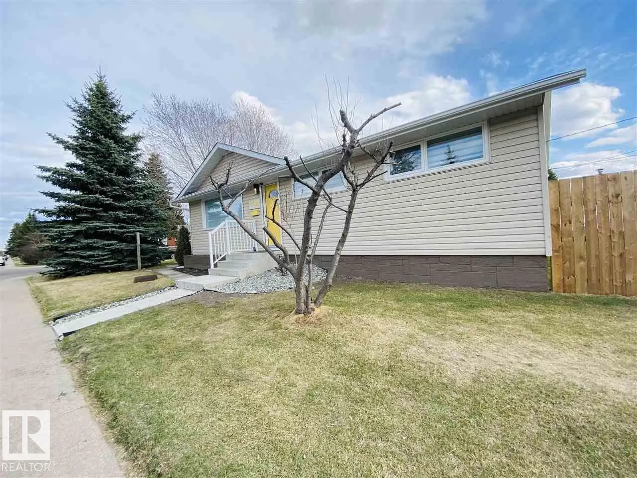 7303 90 AV NW