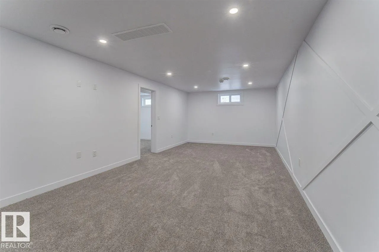 7303 90 AV NW