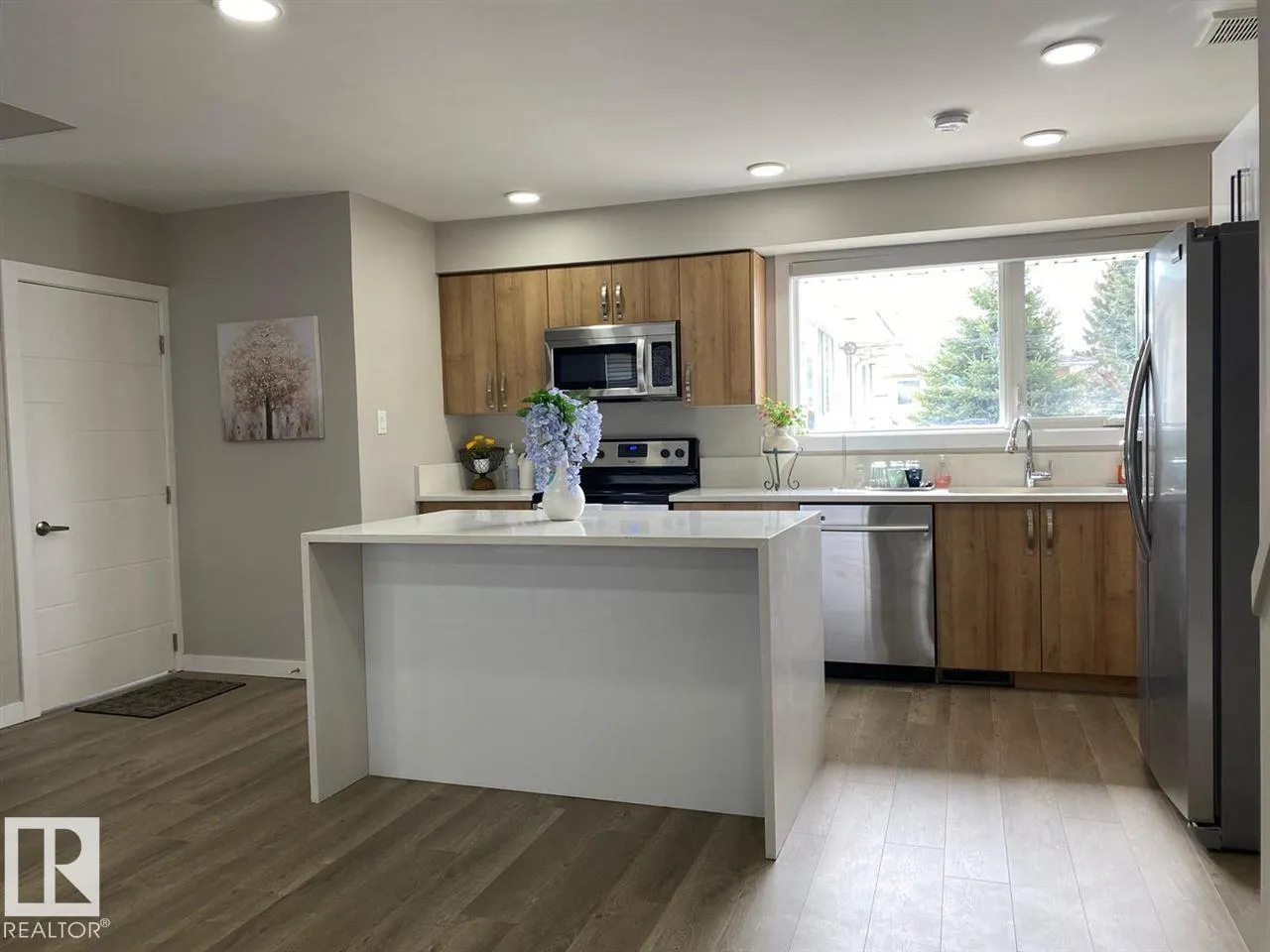 7303 90 AV NW