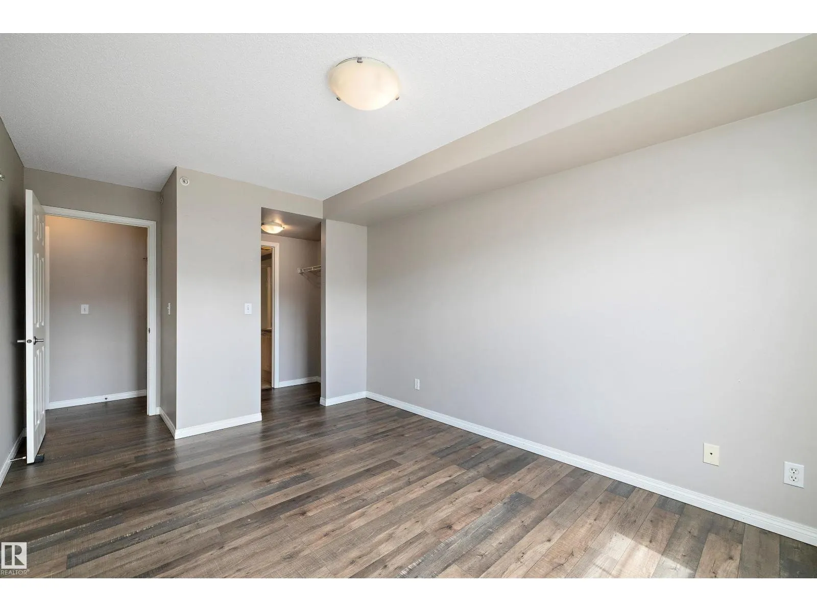 #411 636 MCALLISTER LO SW