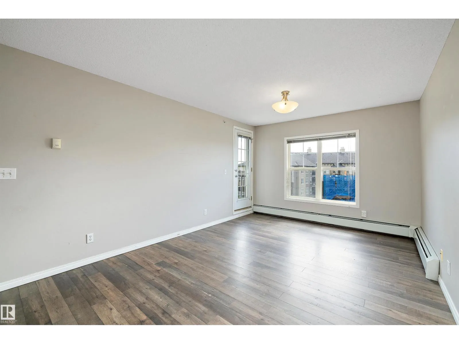 #411 636 MCALLISTER LO SW