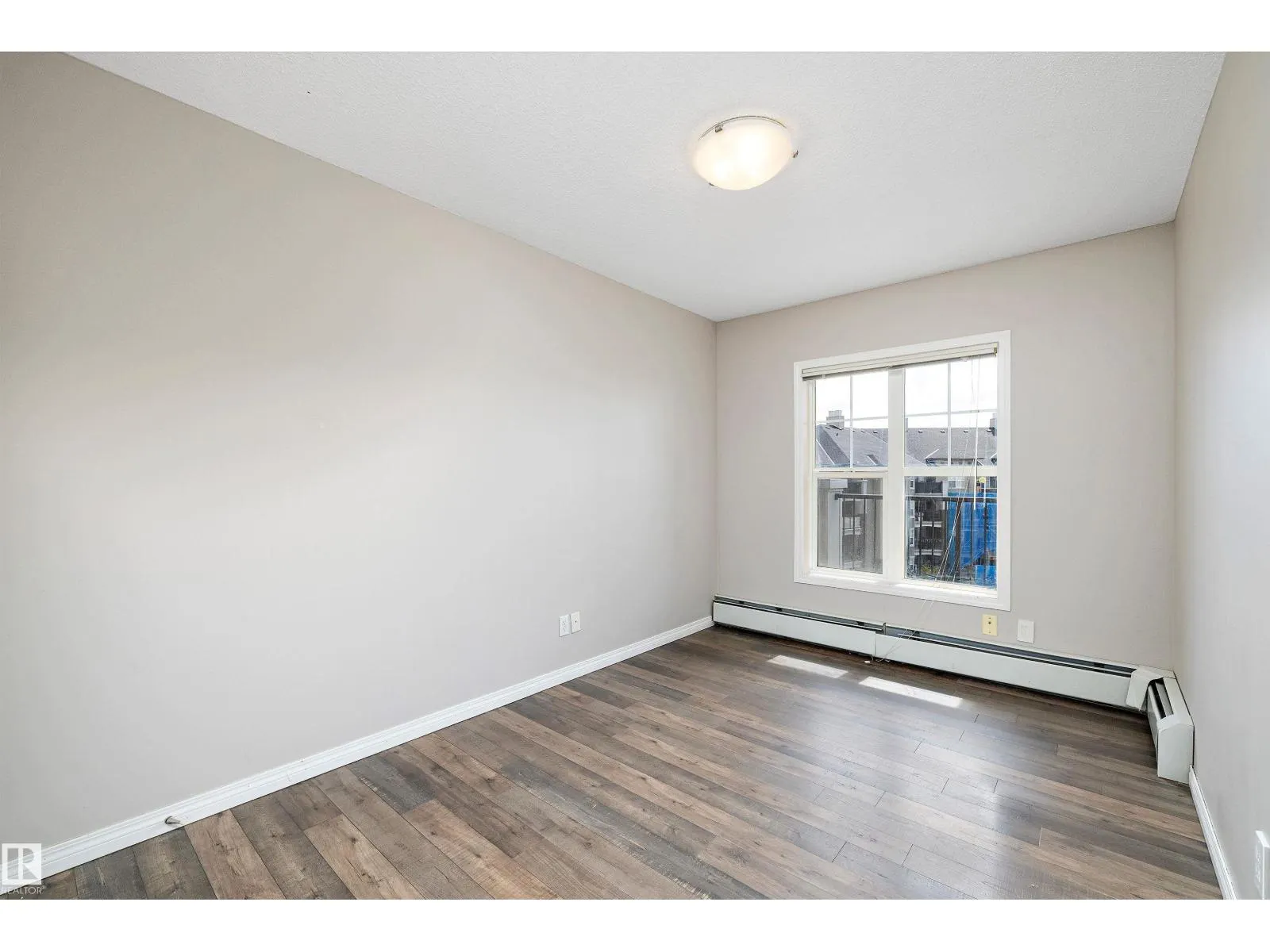 #411 636 MCALLISTER LO SW