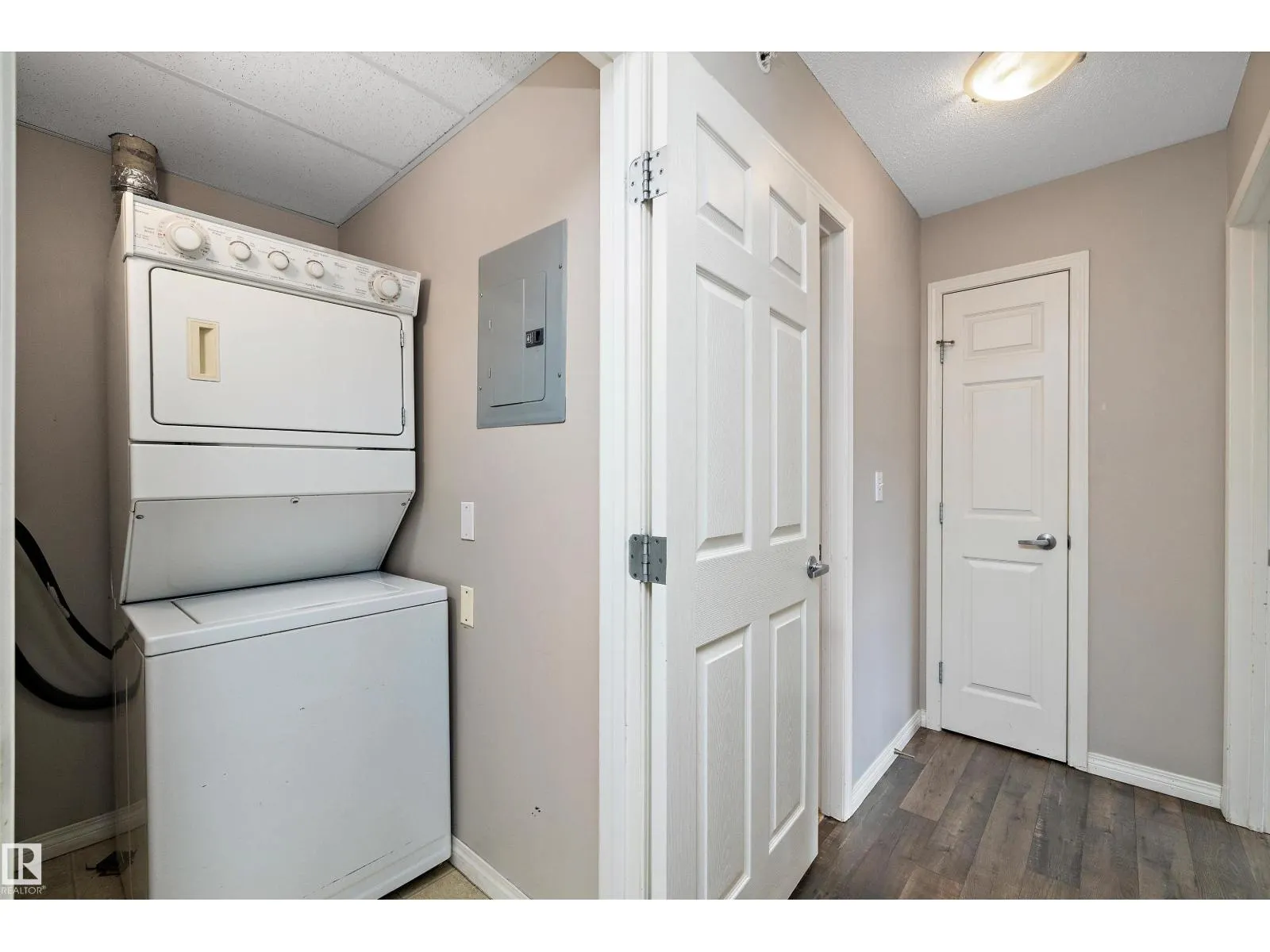 #411 636 MCALLISTER LO SW