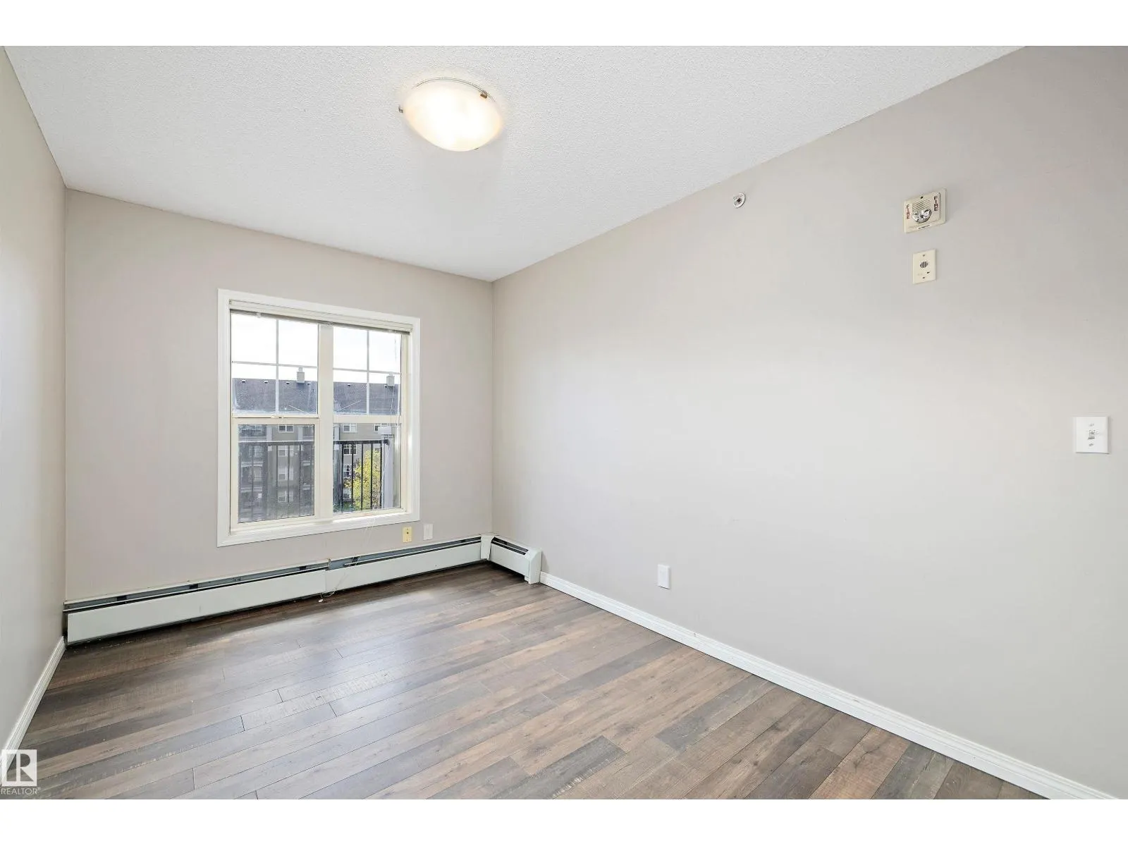 #411 636 MCALLISTER LO SW
