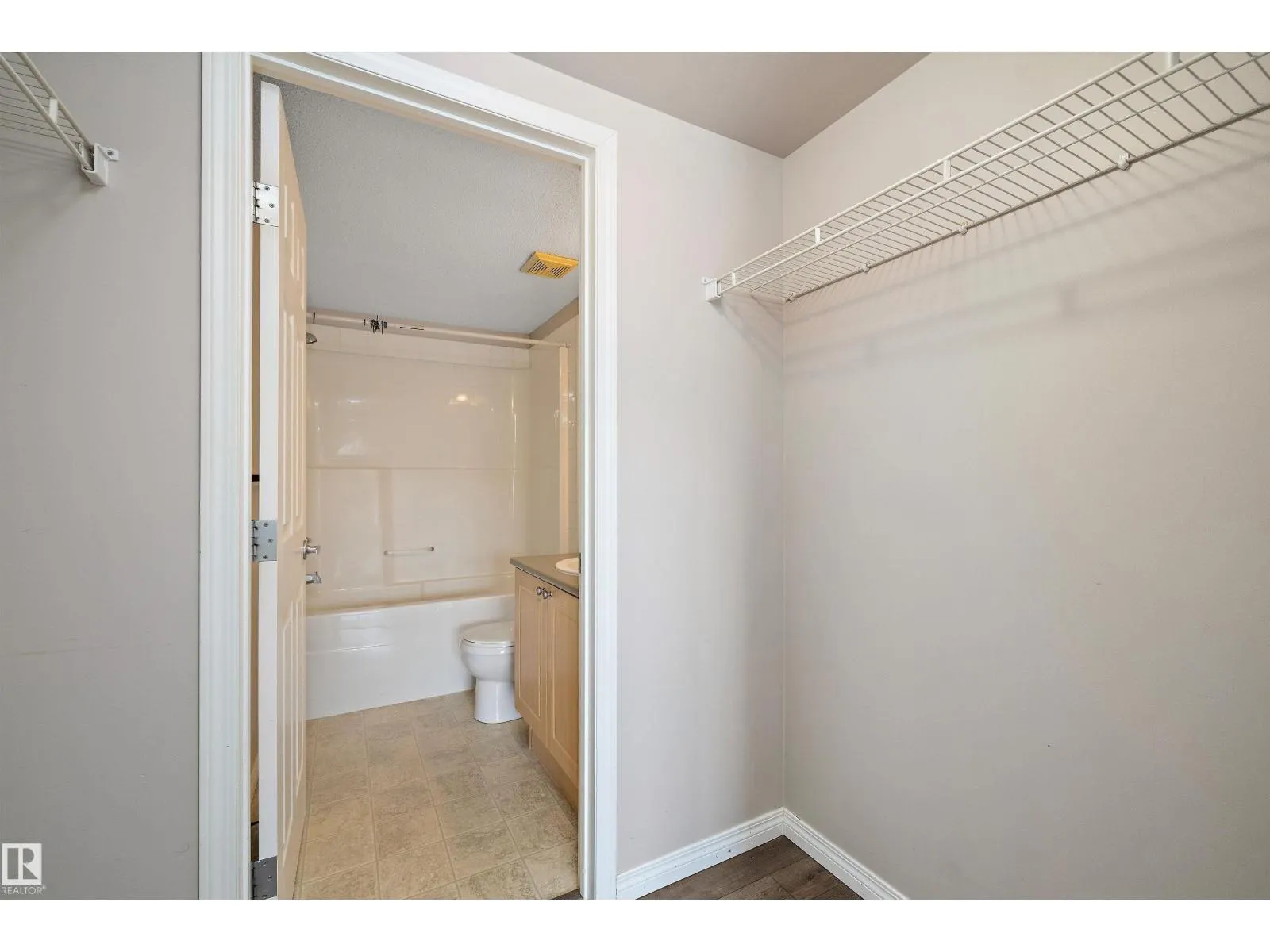 #411 636 MCALLISTER LO SW