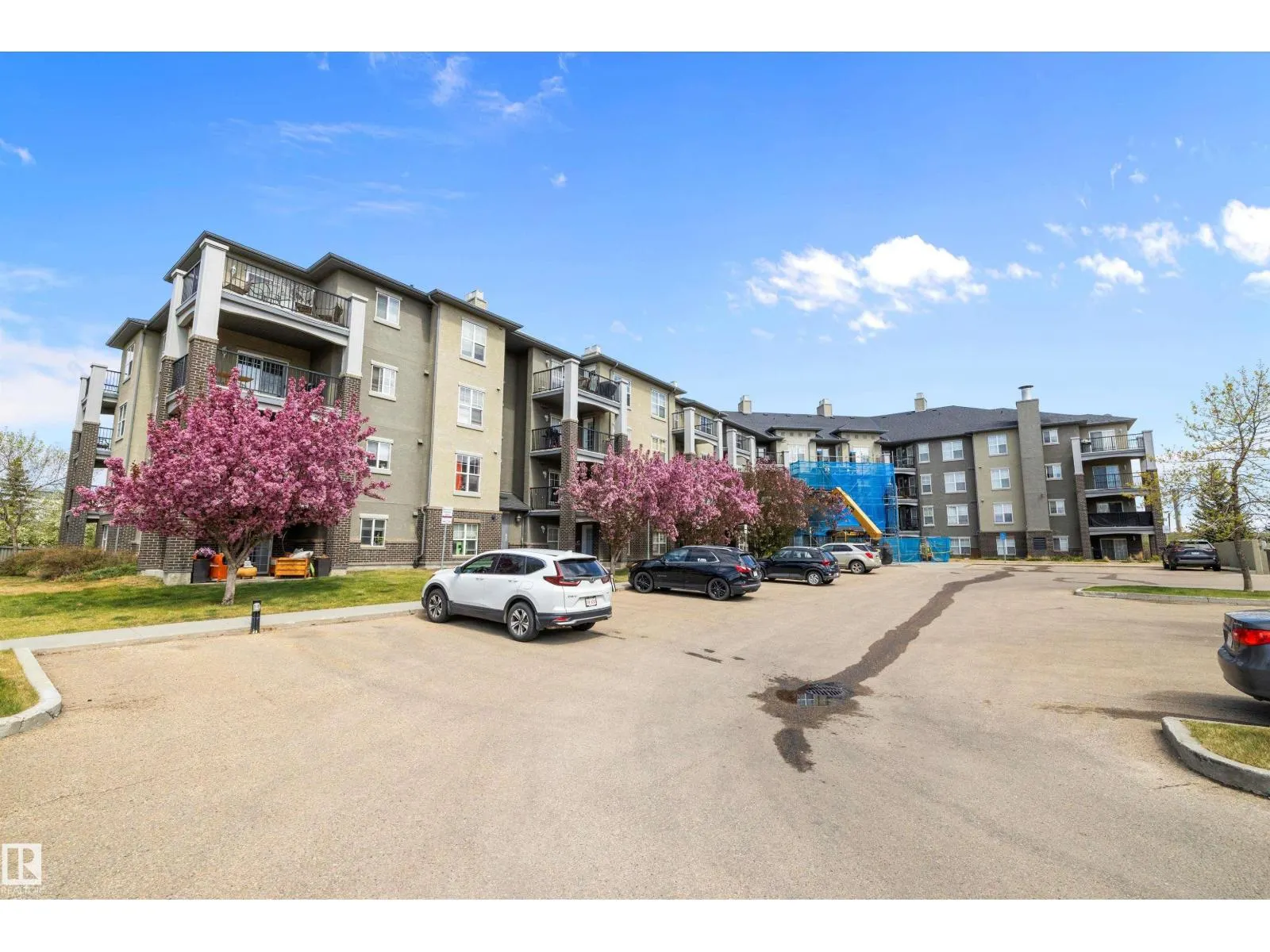 #411 636 MCALLISTER LO SW