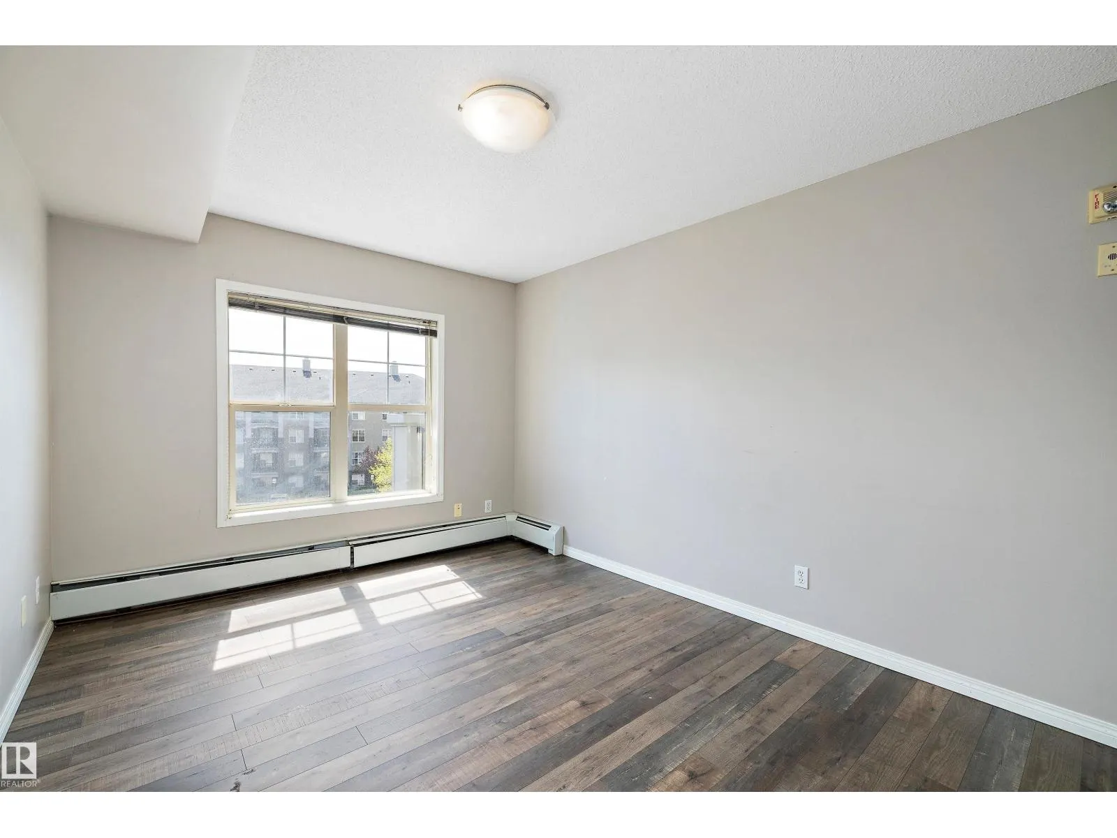 #411 636 MCALLISTER LO SW