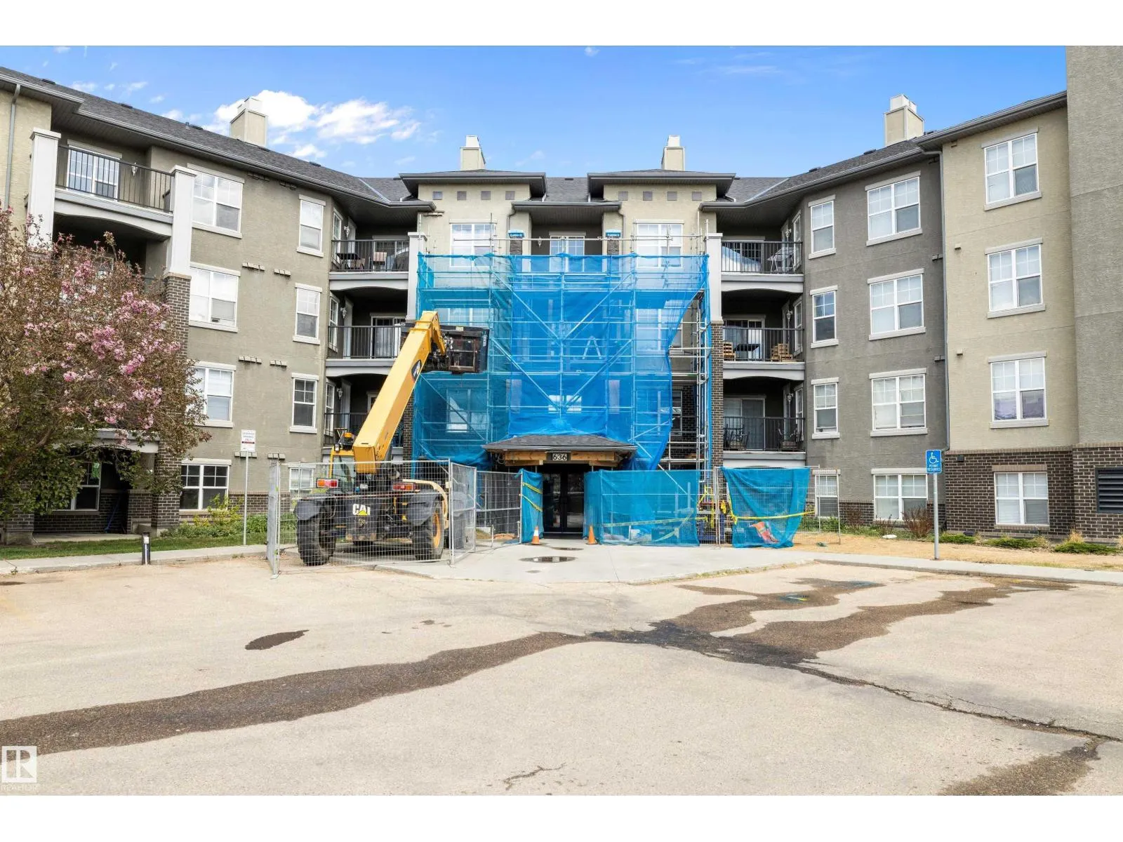 #411 636 MCALLISTER LO SW