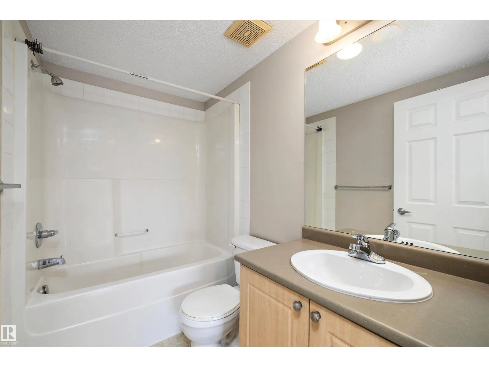 #411 636 MCALLISTER LO SW