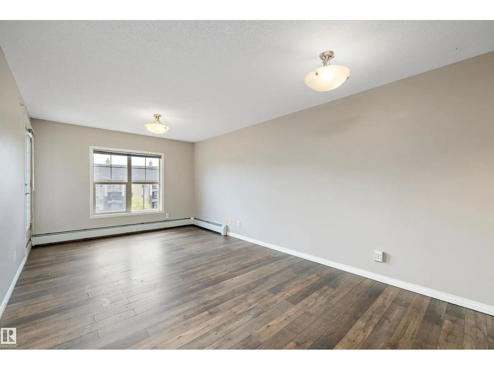#411 636 MCALLISTER LO SW
