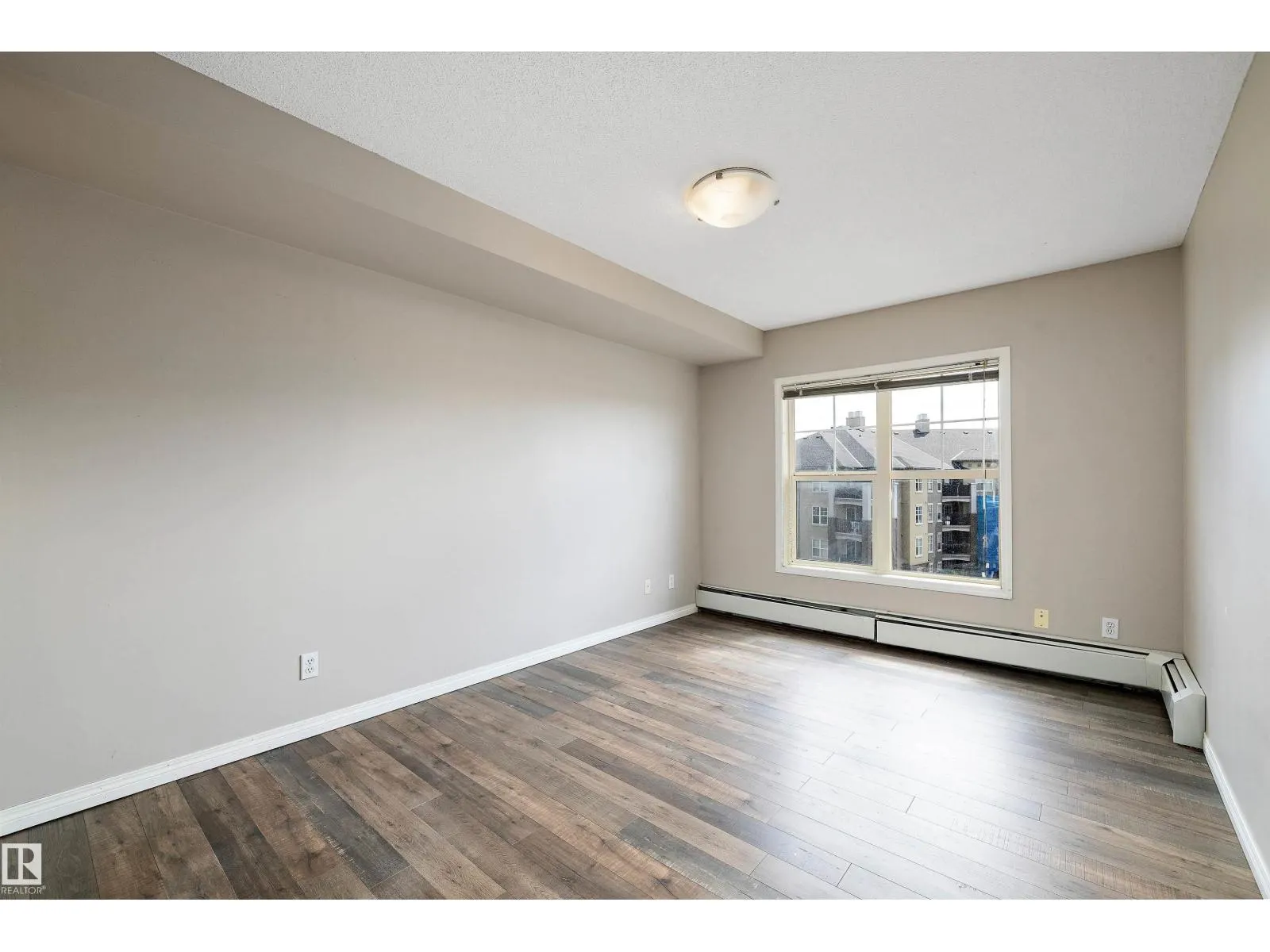 #411 636 MCALLISTER LO SW