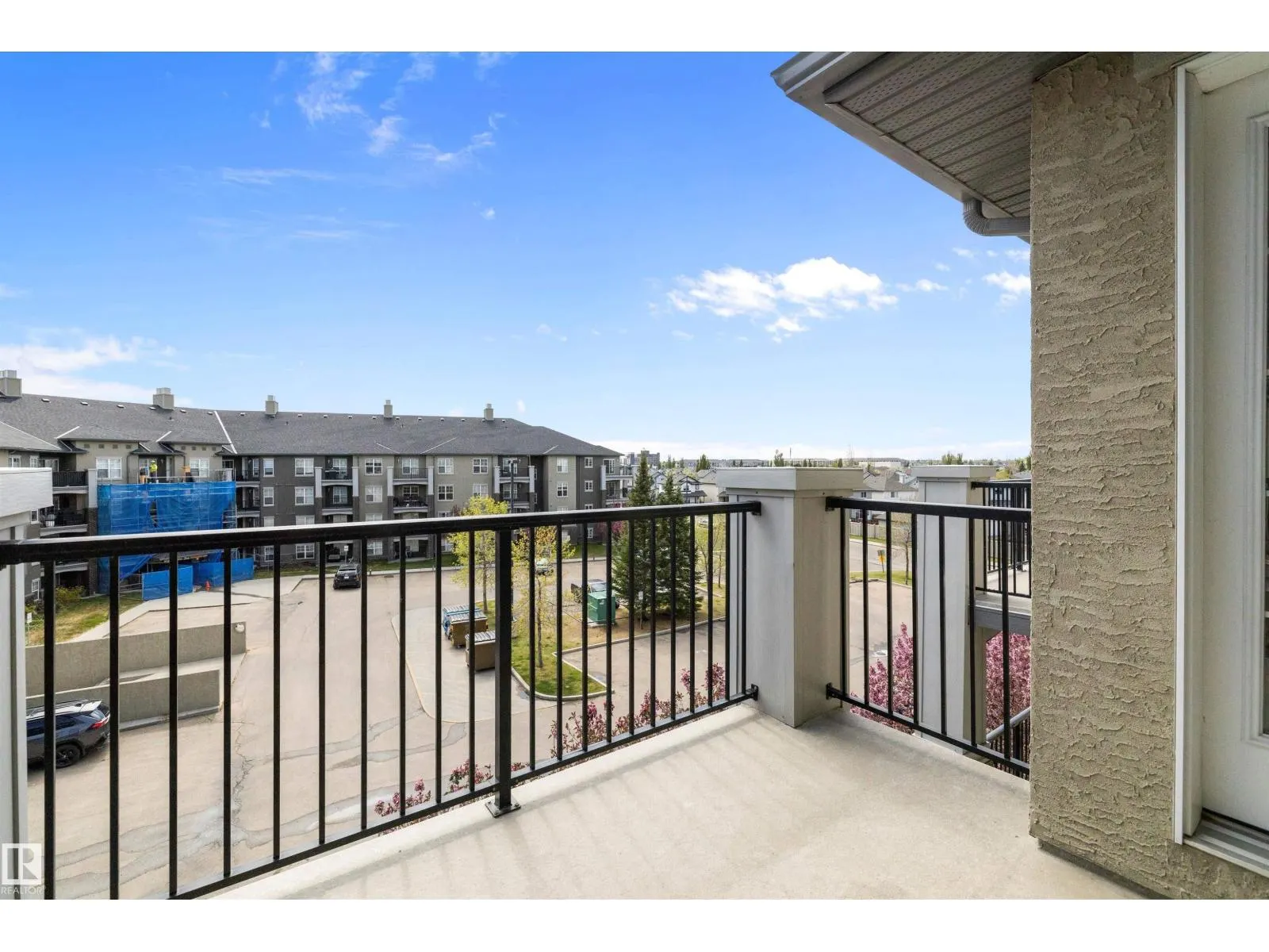 #411 636 MCALLISTER LO SW