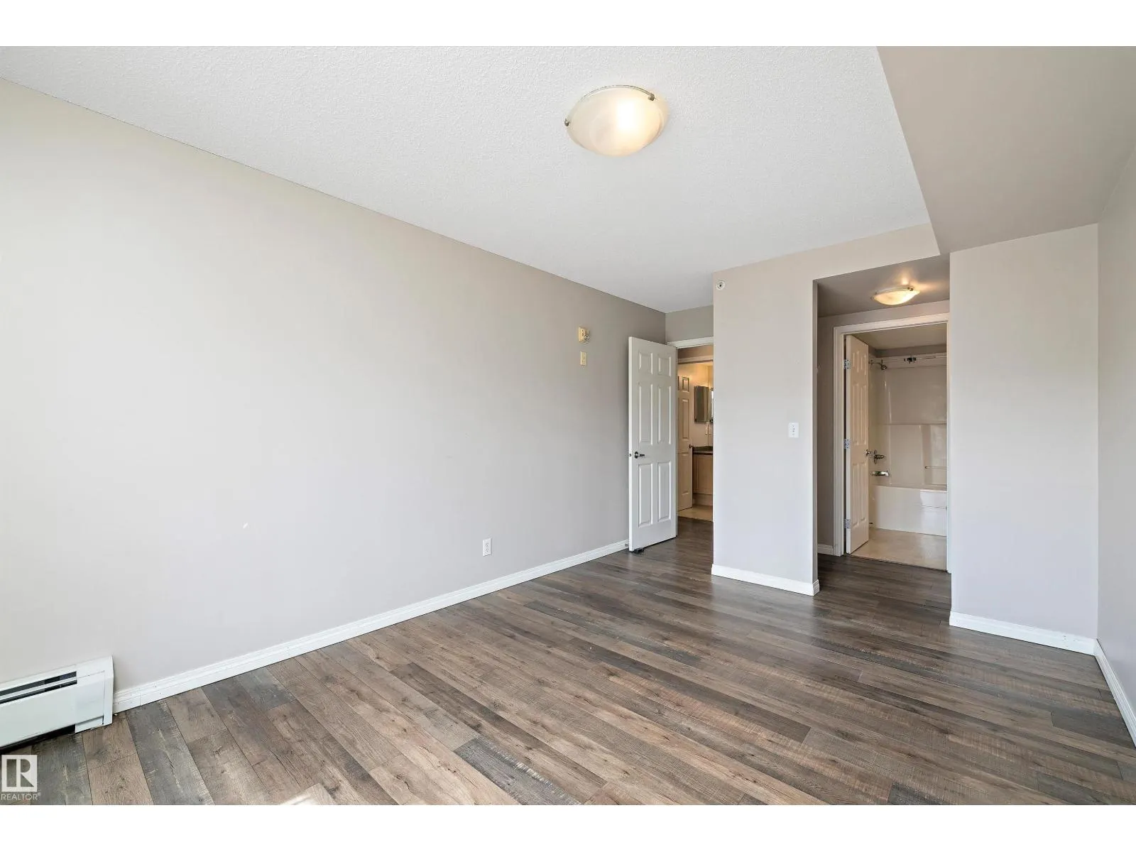 #411 636 MCALLISTER LO SW