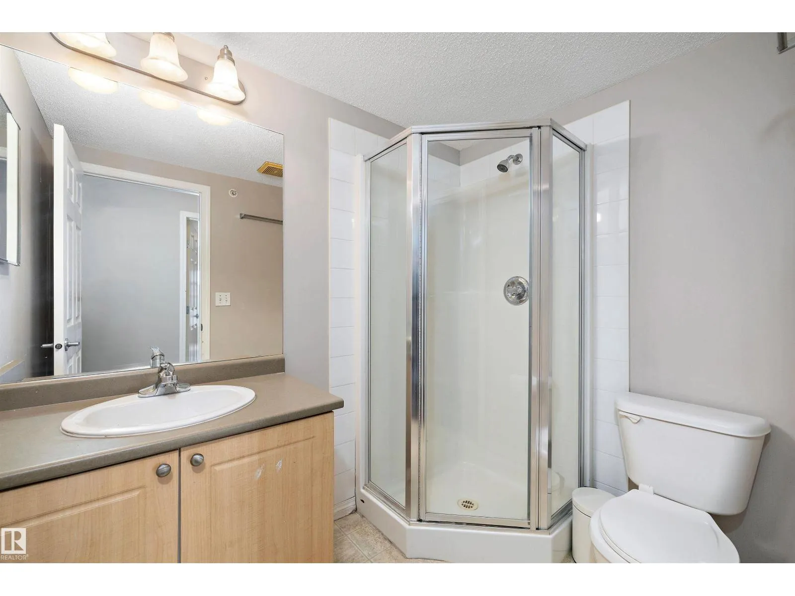#411 636 MCALLISTER LO SW