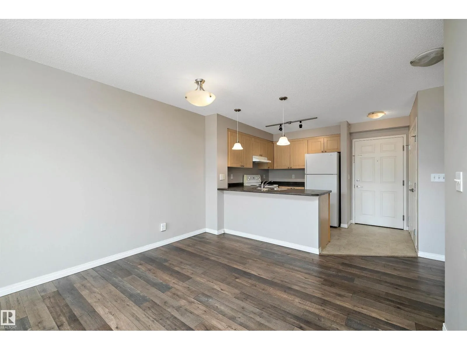 #411 636 MCALLISTER LO SW