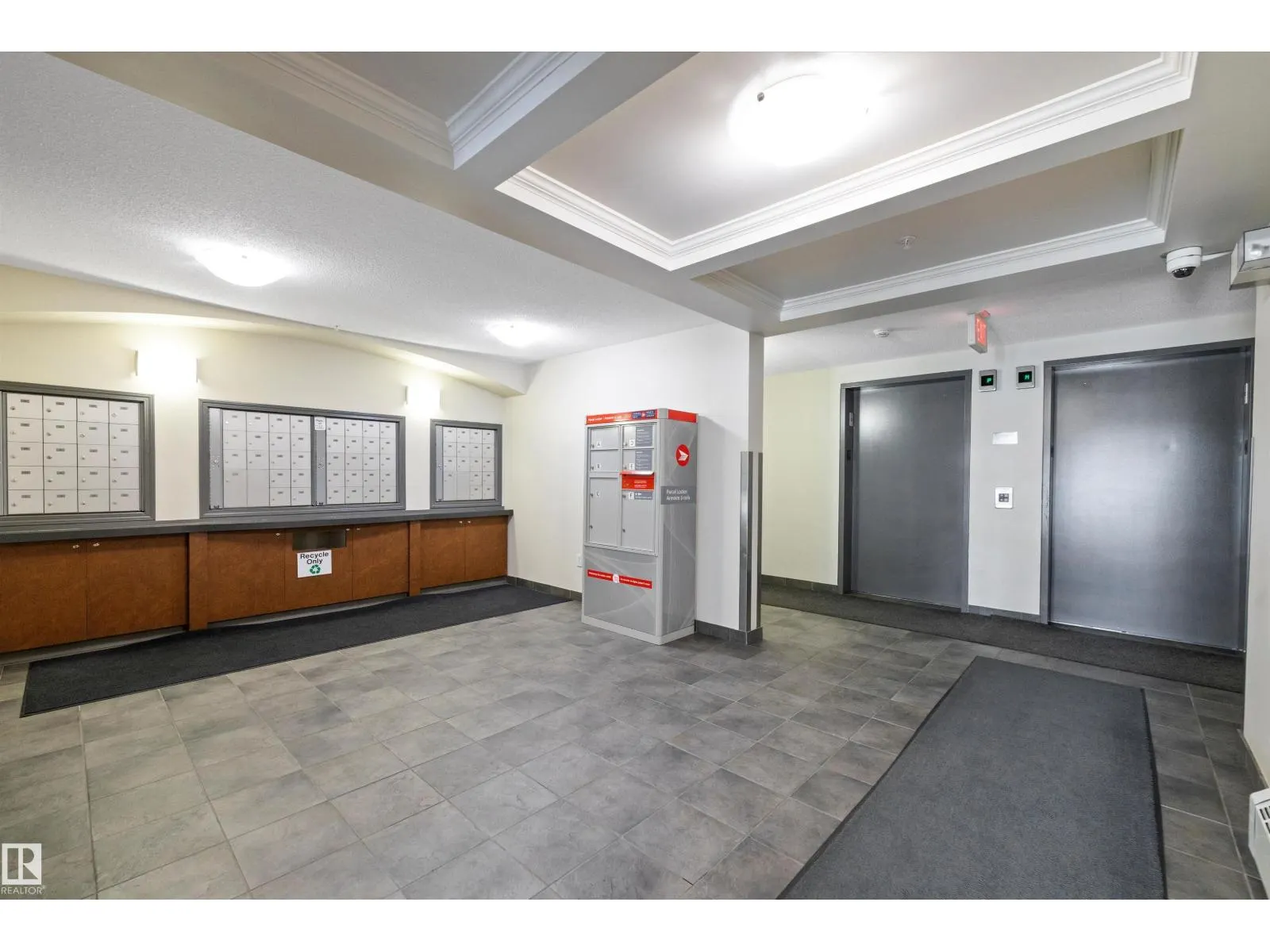 #411 636 MCALLISTER LO SW