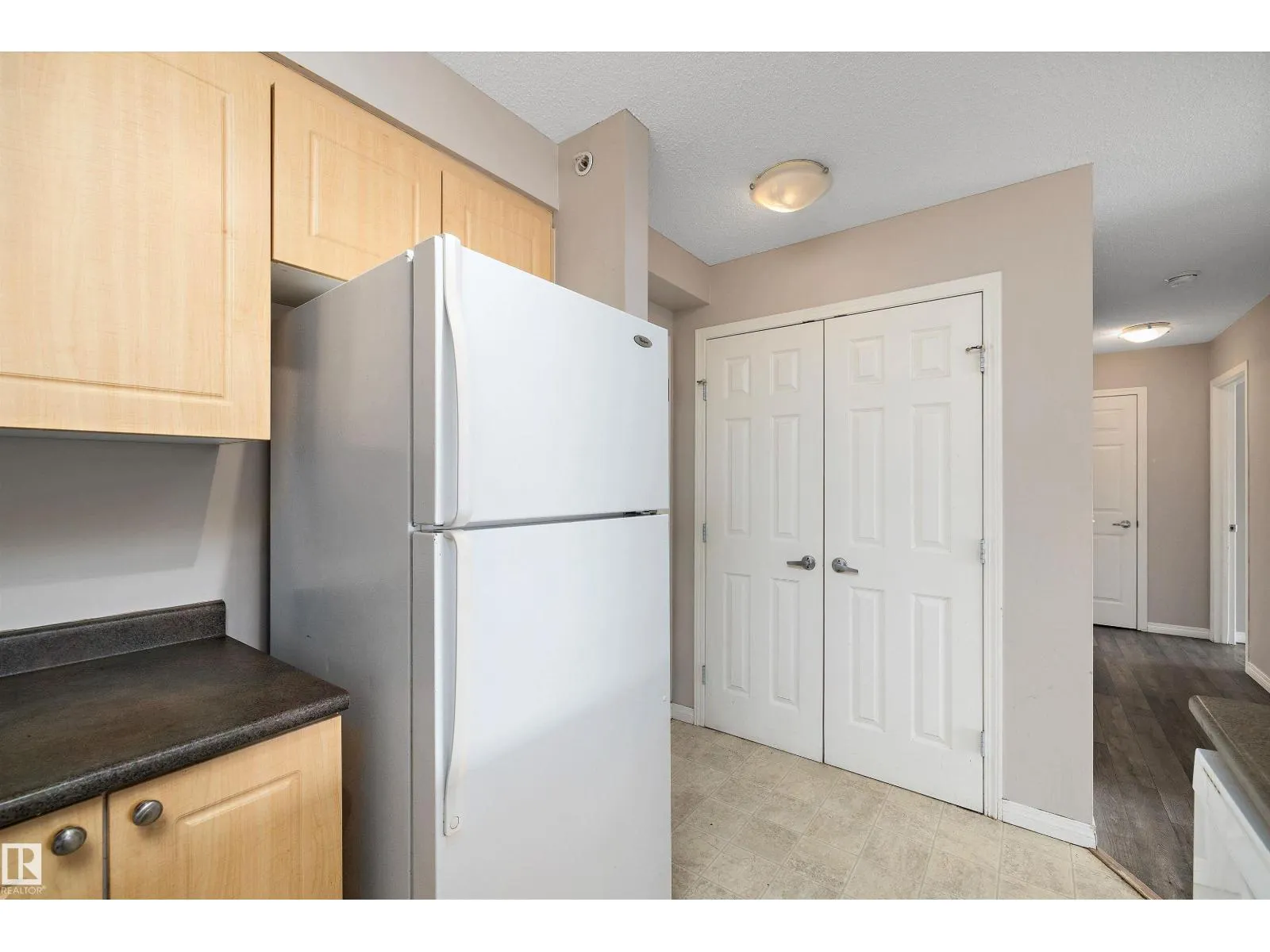 #411 636 MCALLISTER LO SW