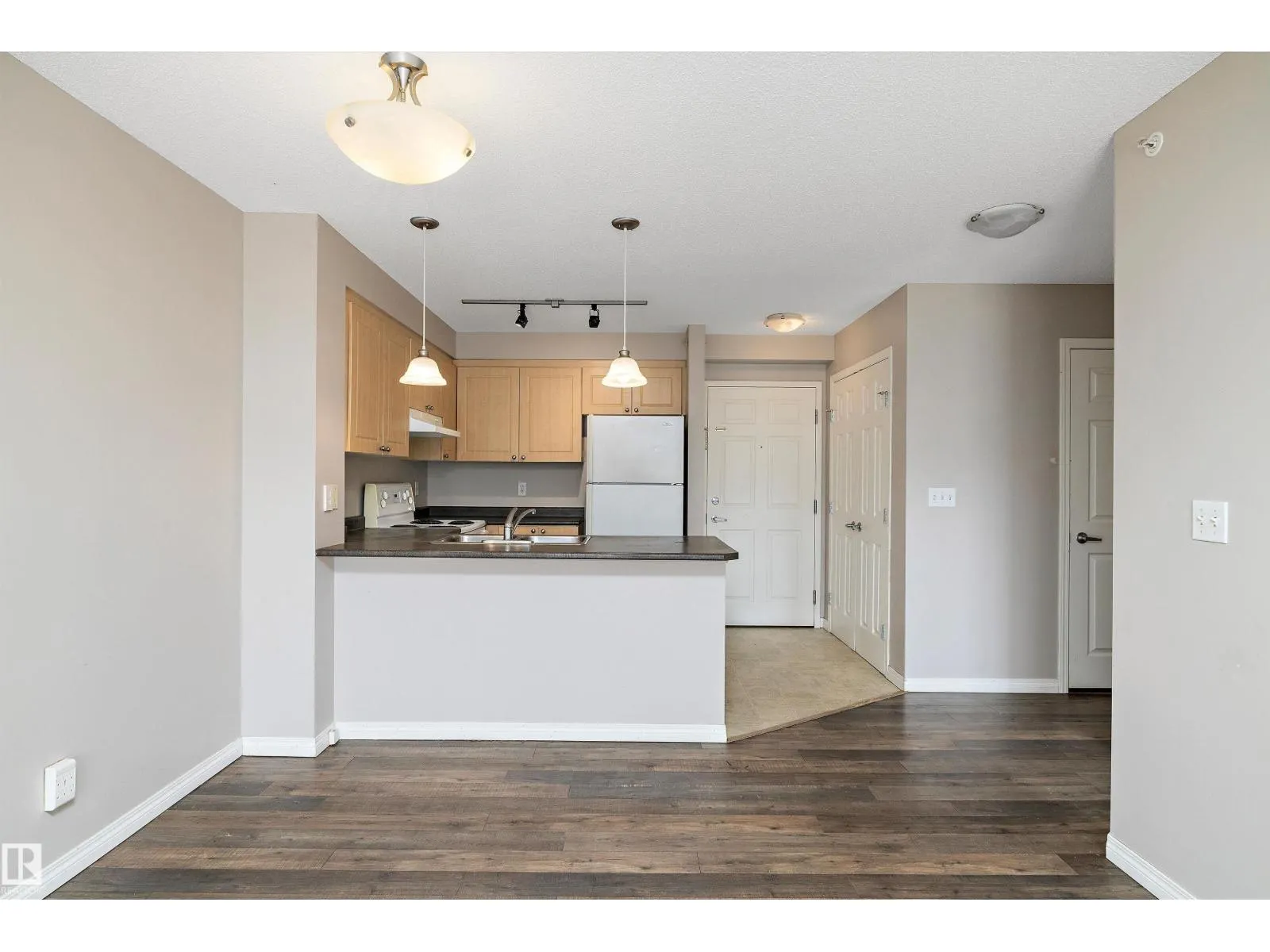 #411 636 MCALLISTER LO SW