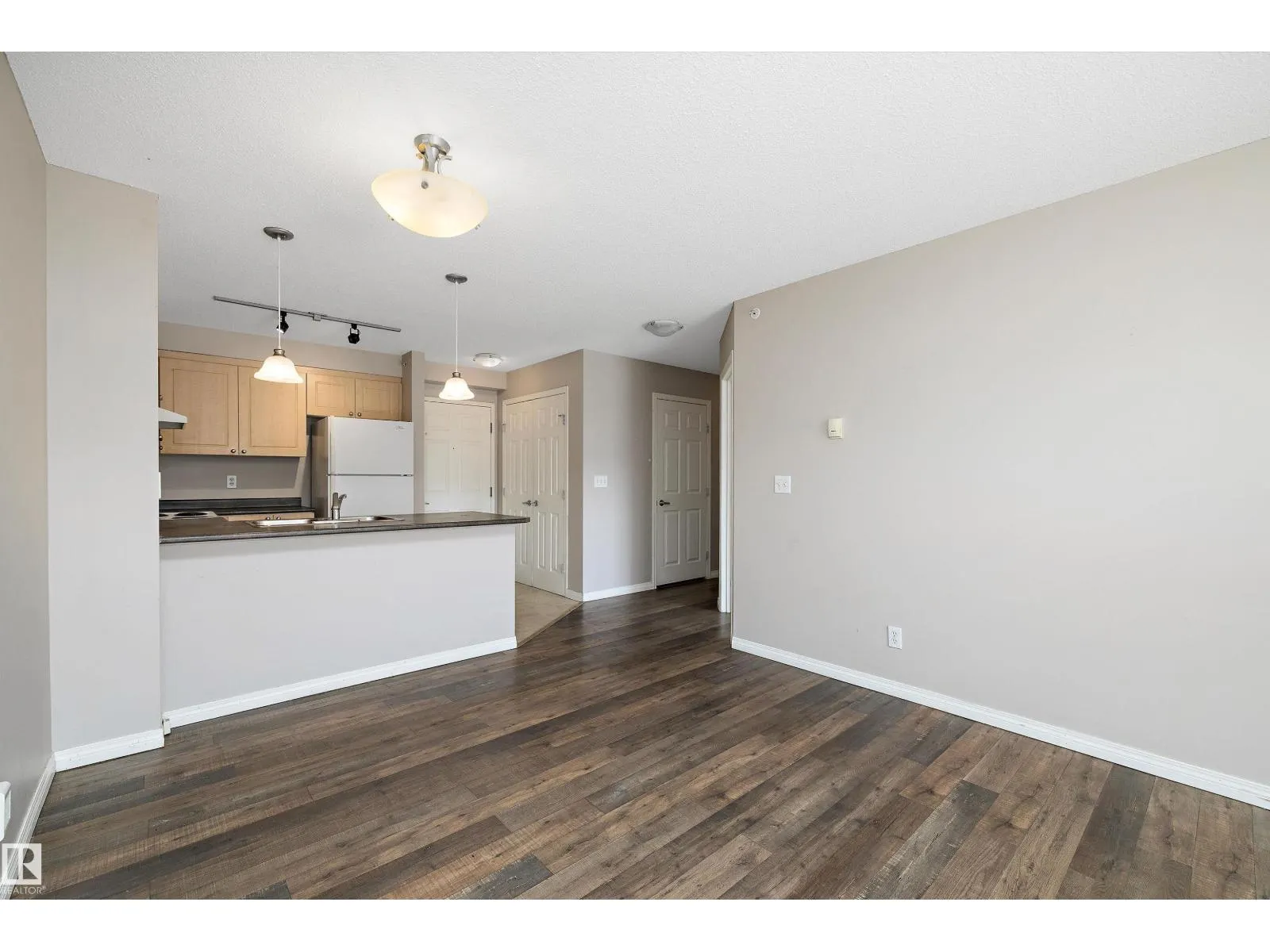 #411 636 MCALLISTER LO SW