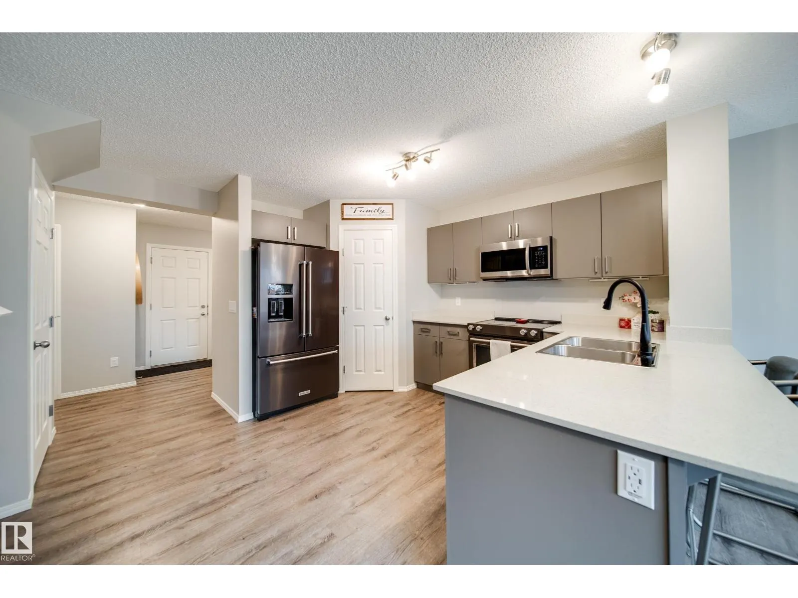9040 COOPER LINK LI SW
