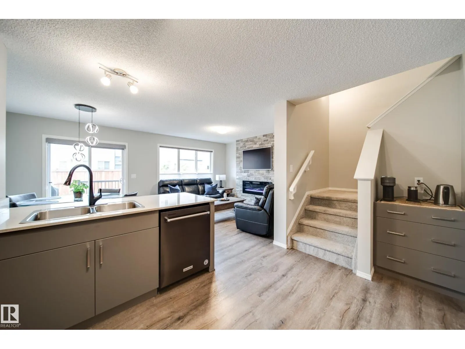 9040 COOPER LINK LI SW