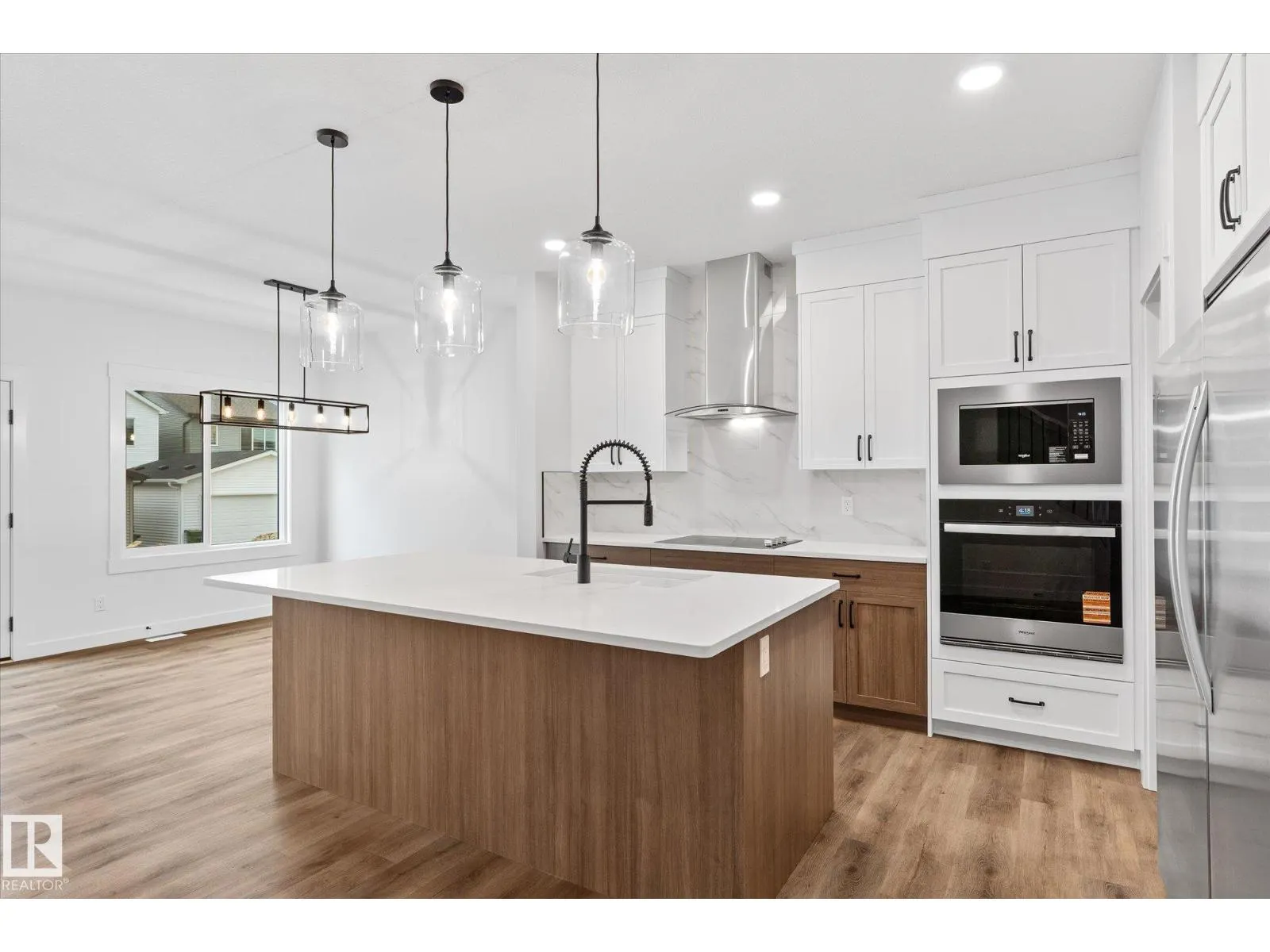 8724 226 ST NW