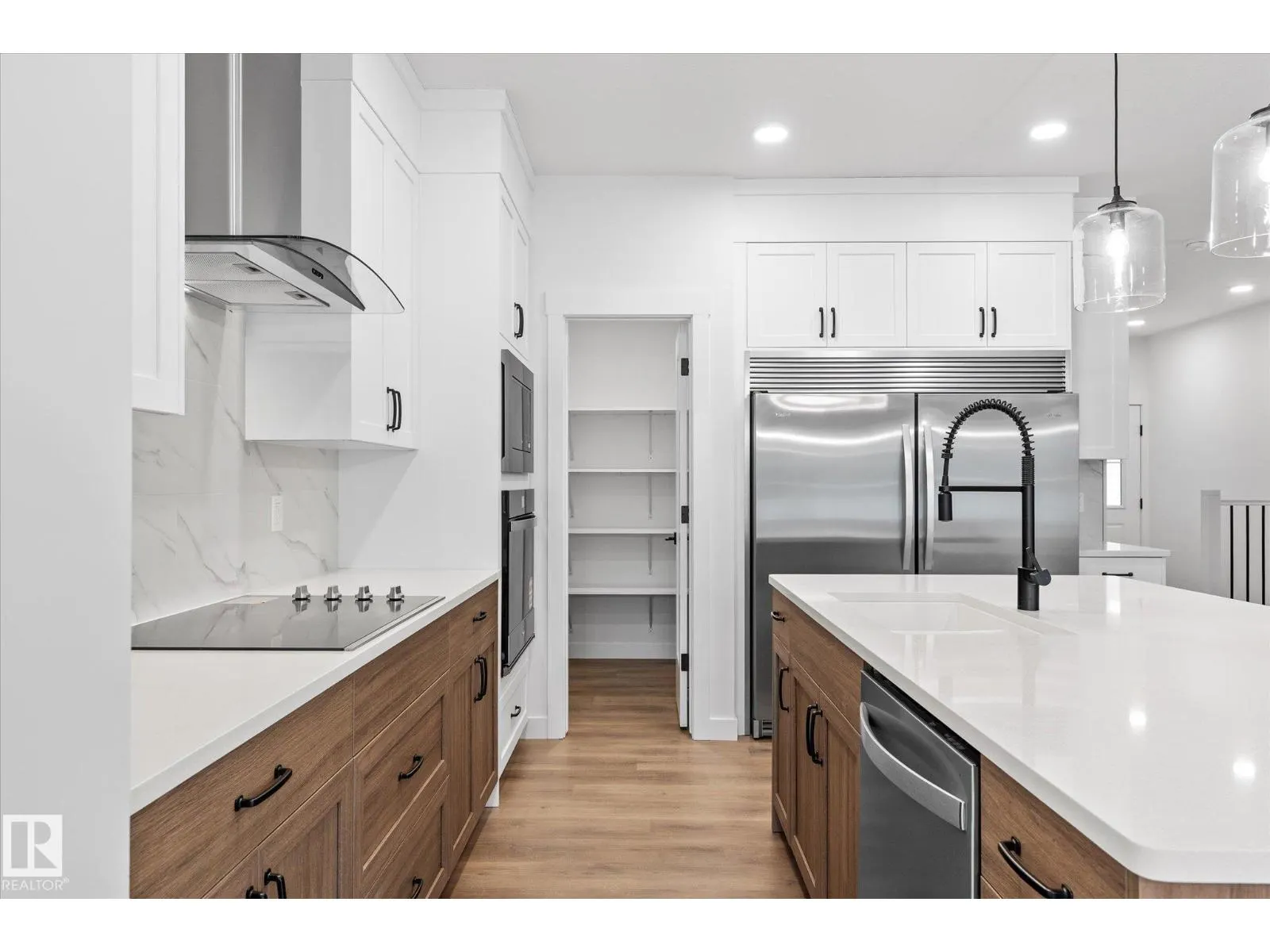 8724 226 ST NW