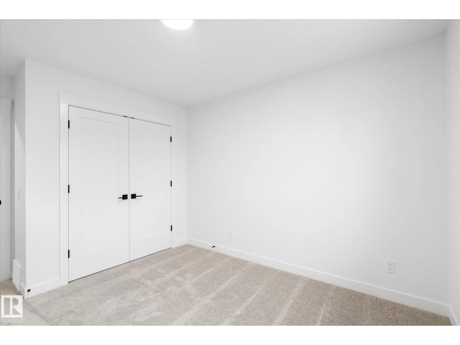 8724 226 ST NW