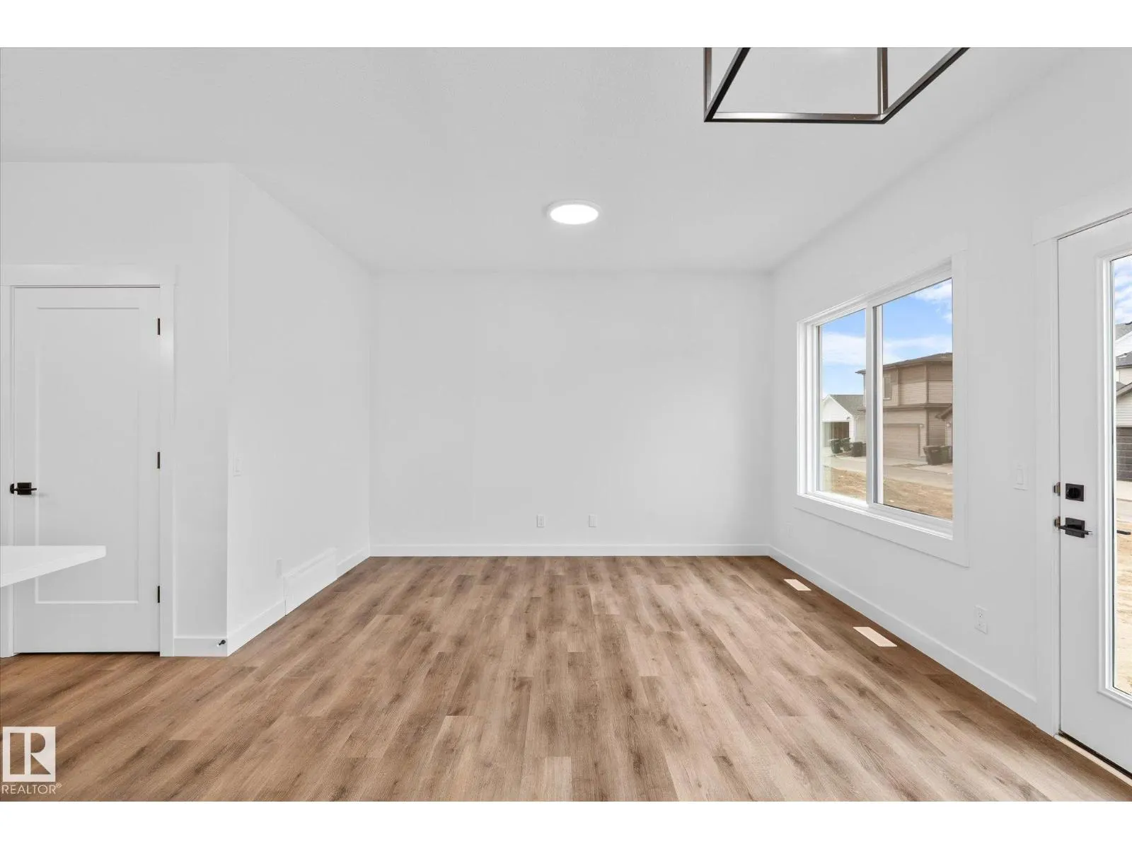 8724 226 ST NW