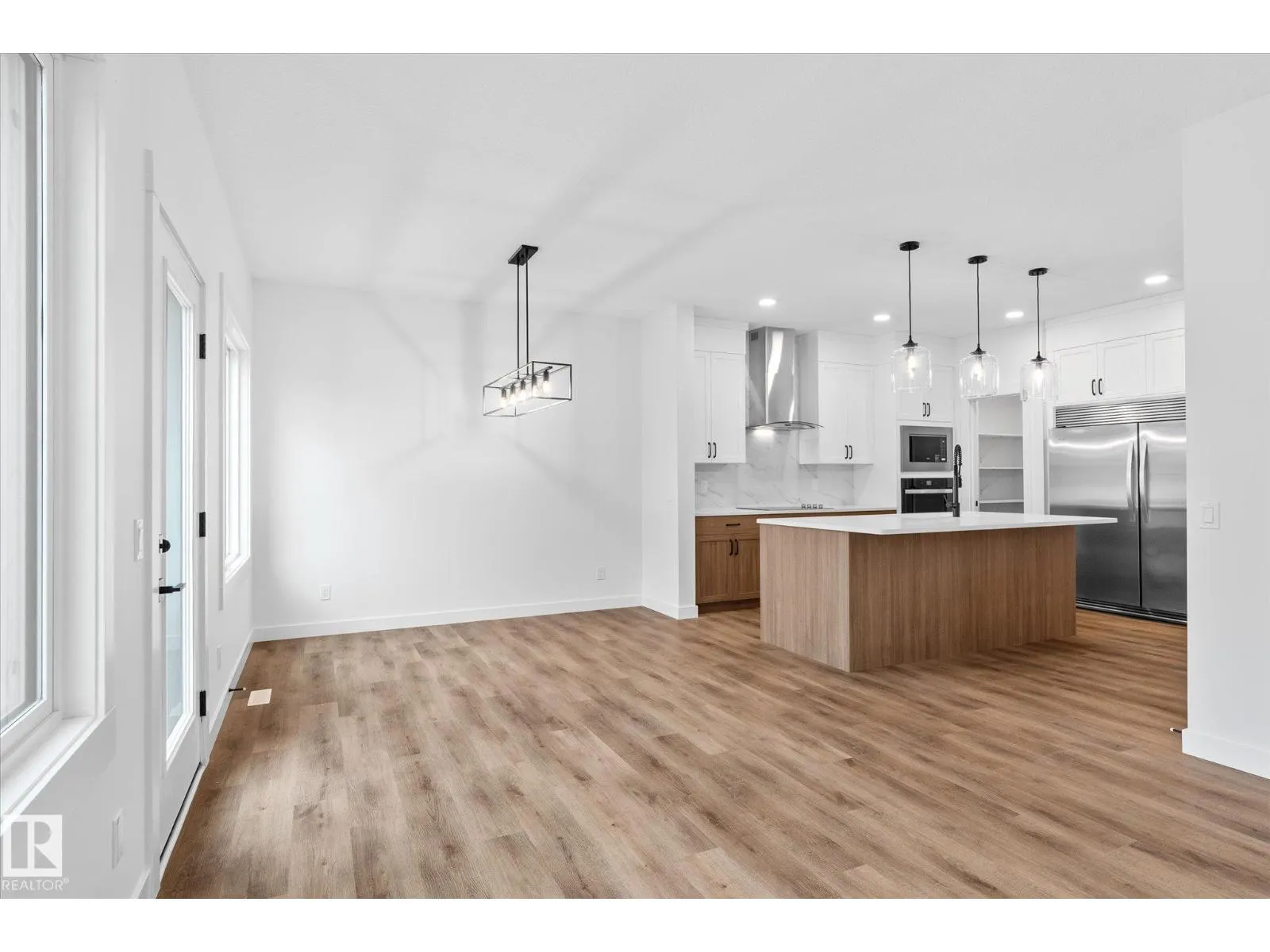 8724 226 ST NW