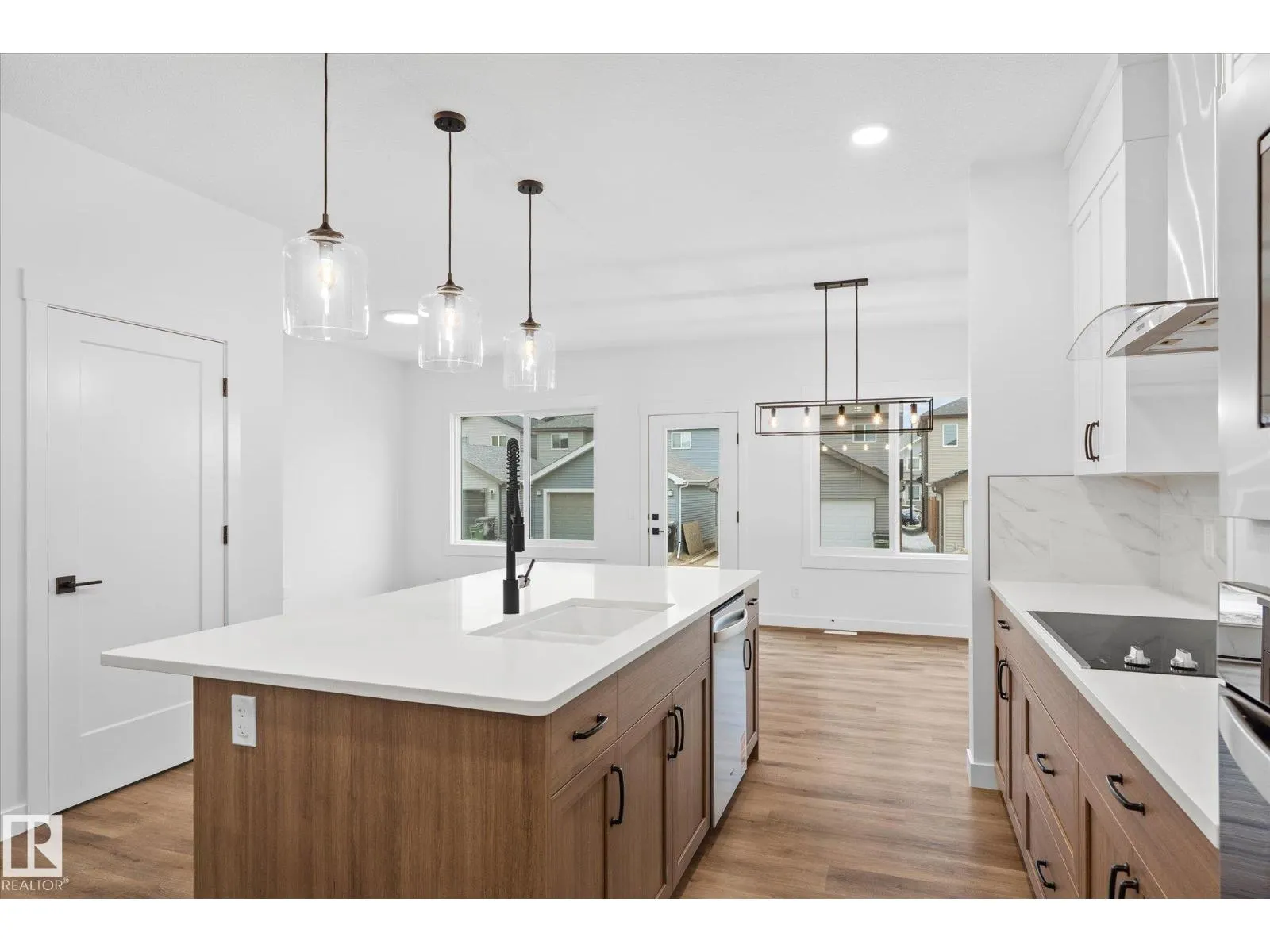 8724 226 ST NW