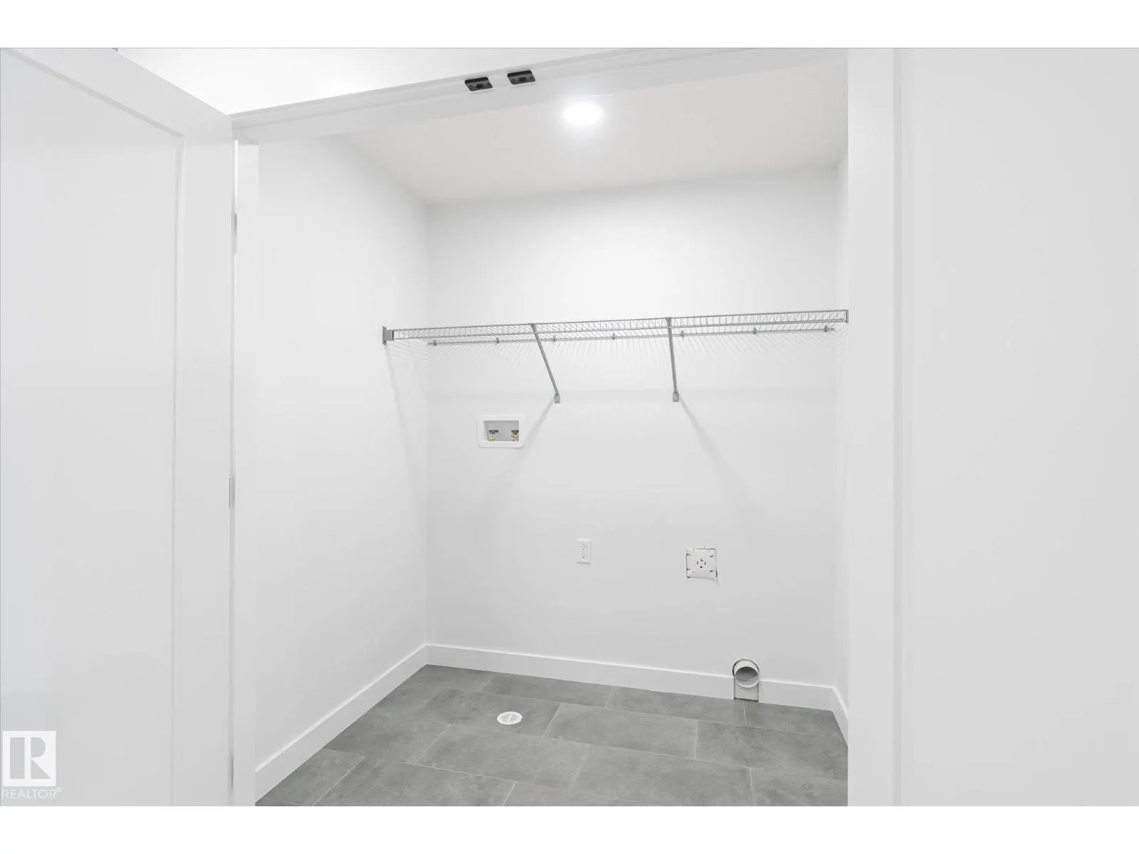 8724 226 ST NW