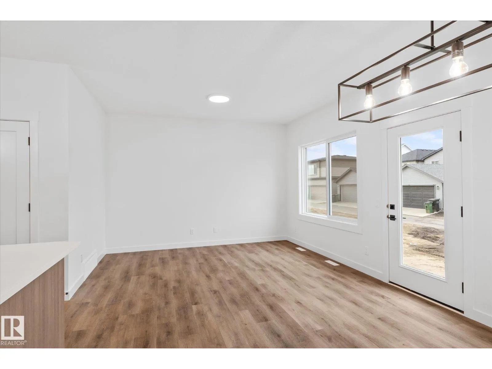 8724 226 ST NW