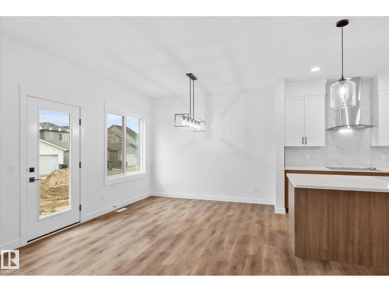 8724 226 ST NW