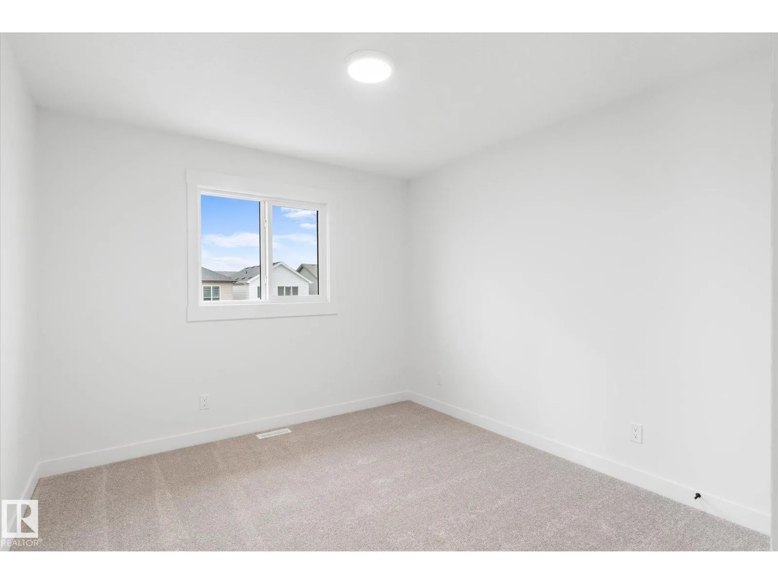 8724 226 ST NW