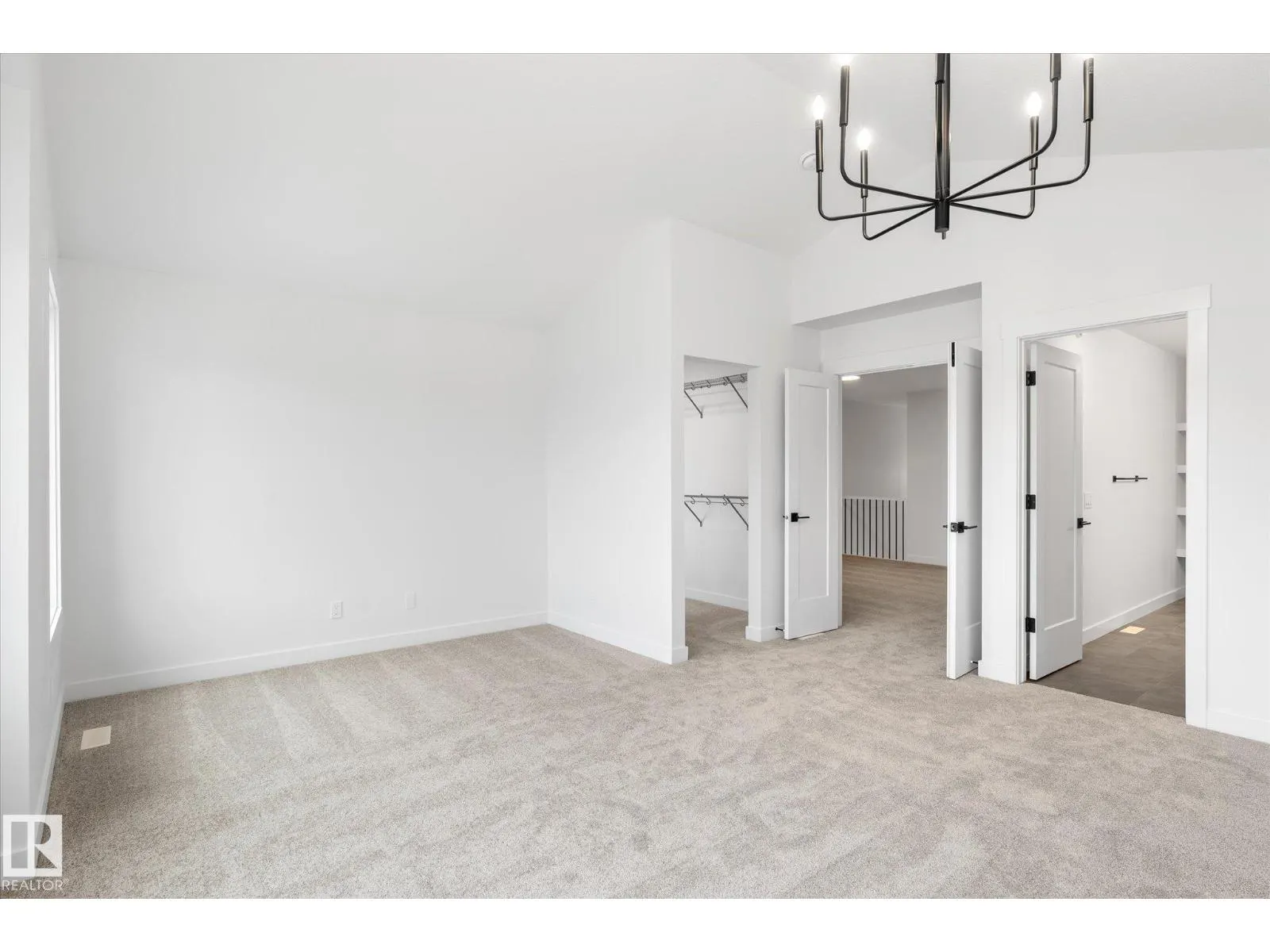 8724 226 ST NW