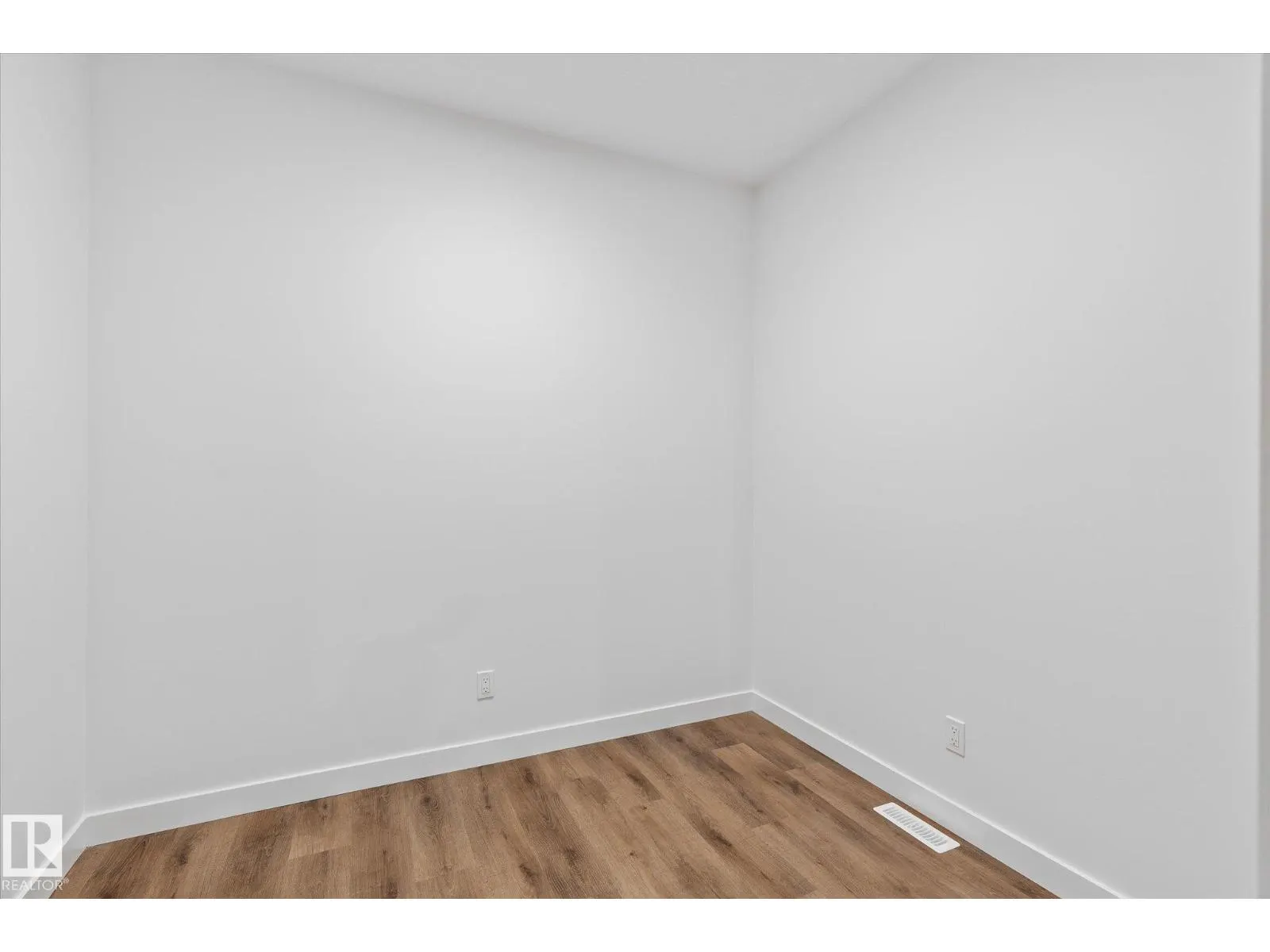 8724 226 ST NW
