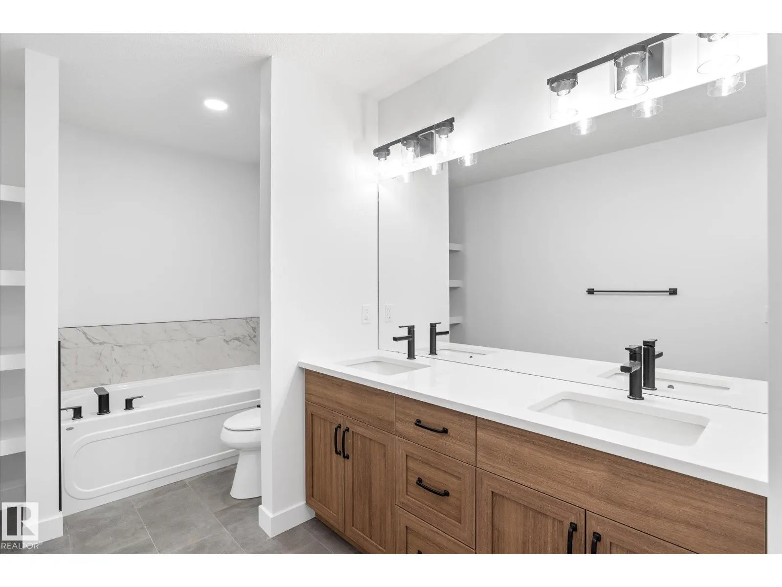 8724 226 ST NW